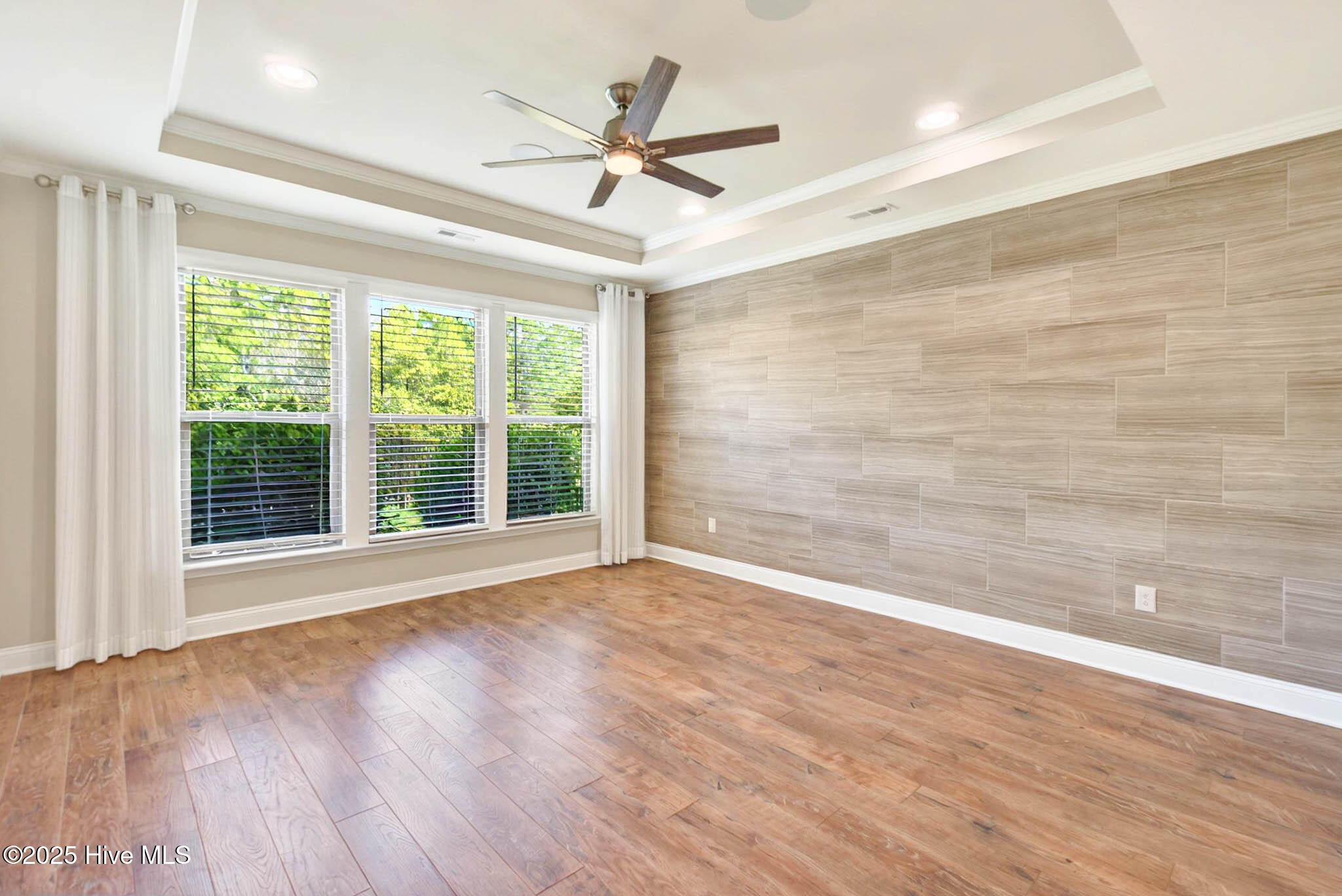 100509879 | Photo 14