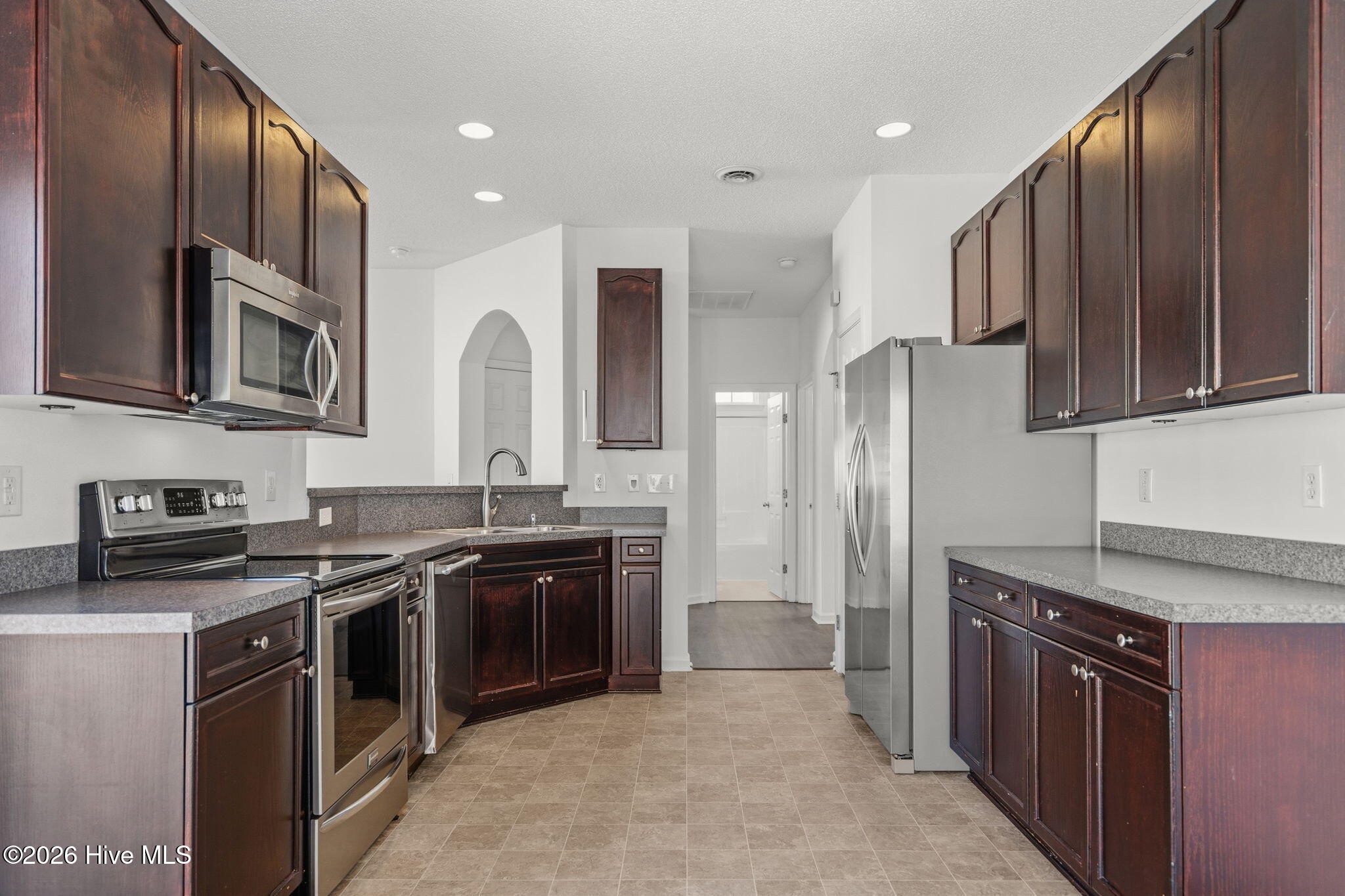 100549107 | Photo 16