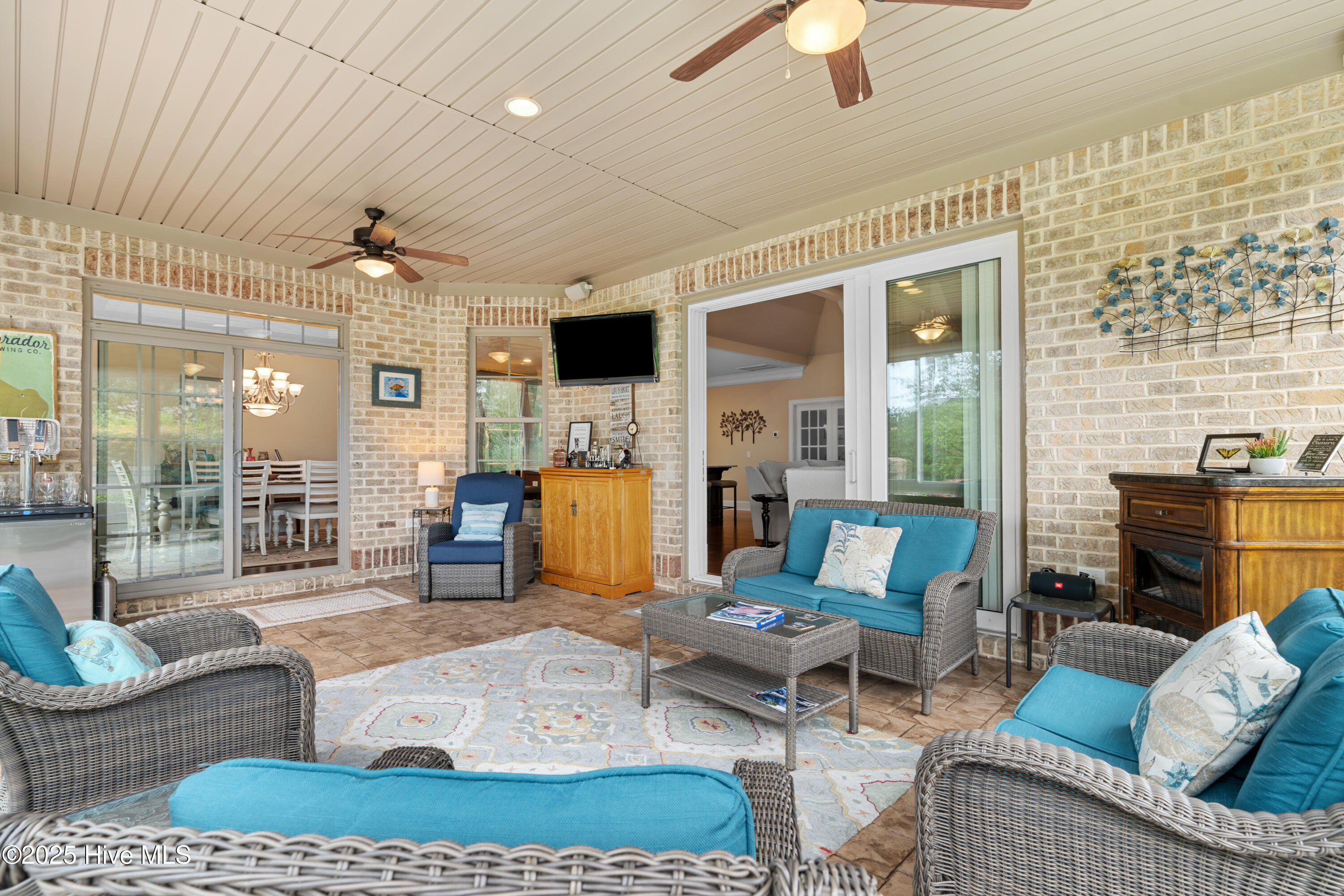 100525197 | Photo 24