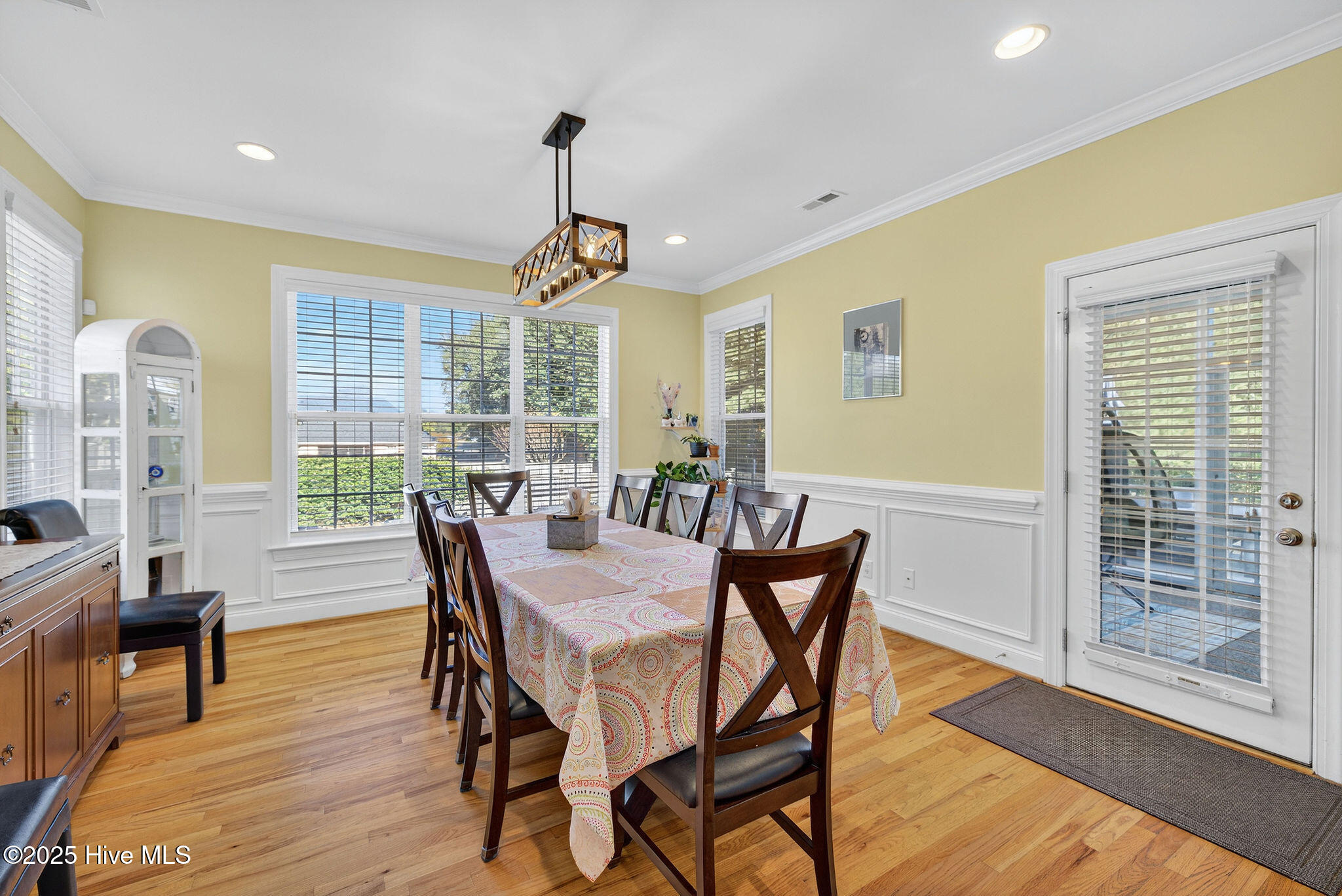 100540017 | Photo 39