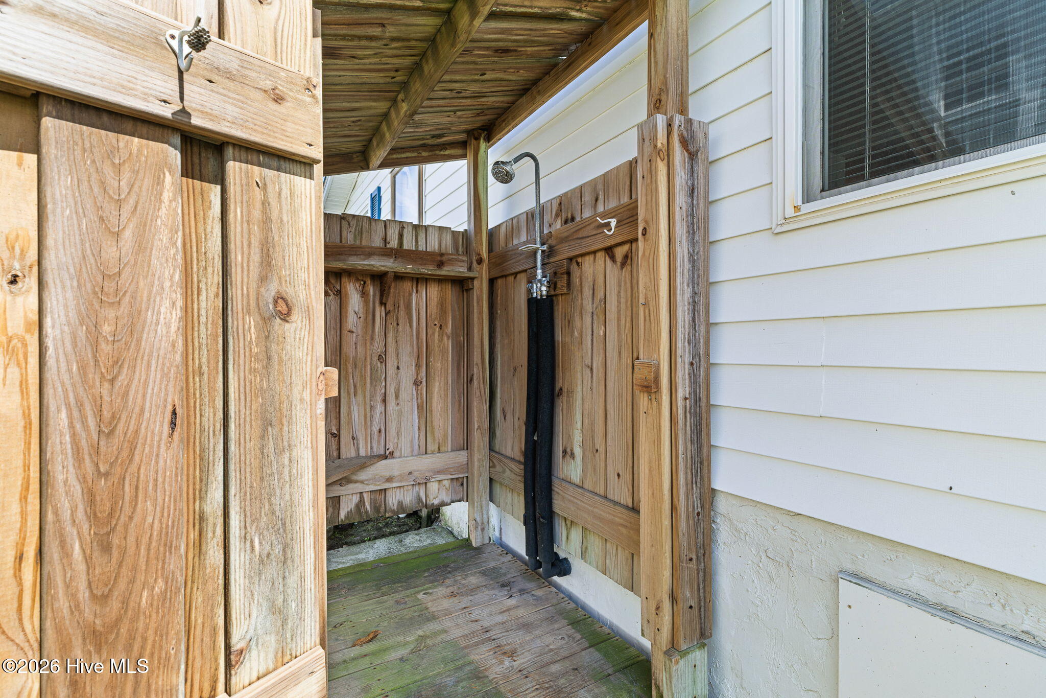 100561406 | Photo 63