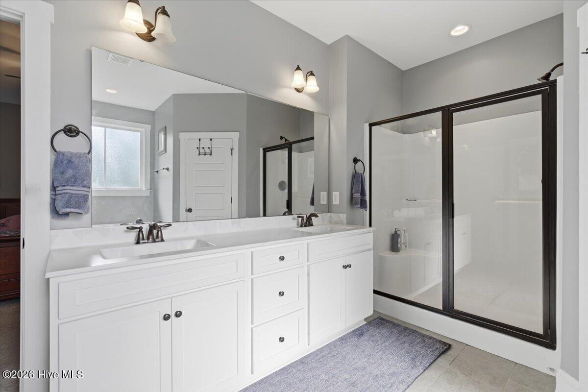 100568053 | Photo 33