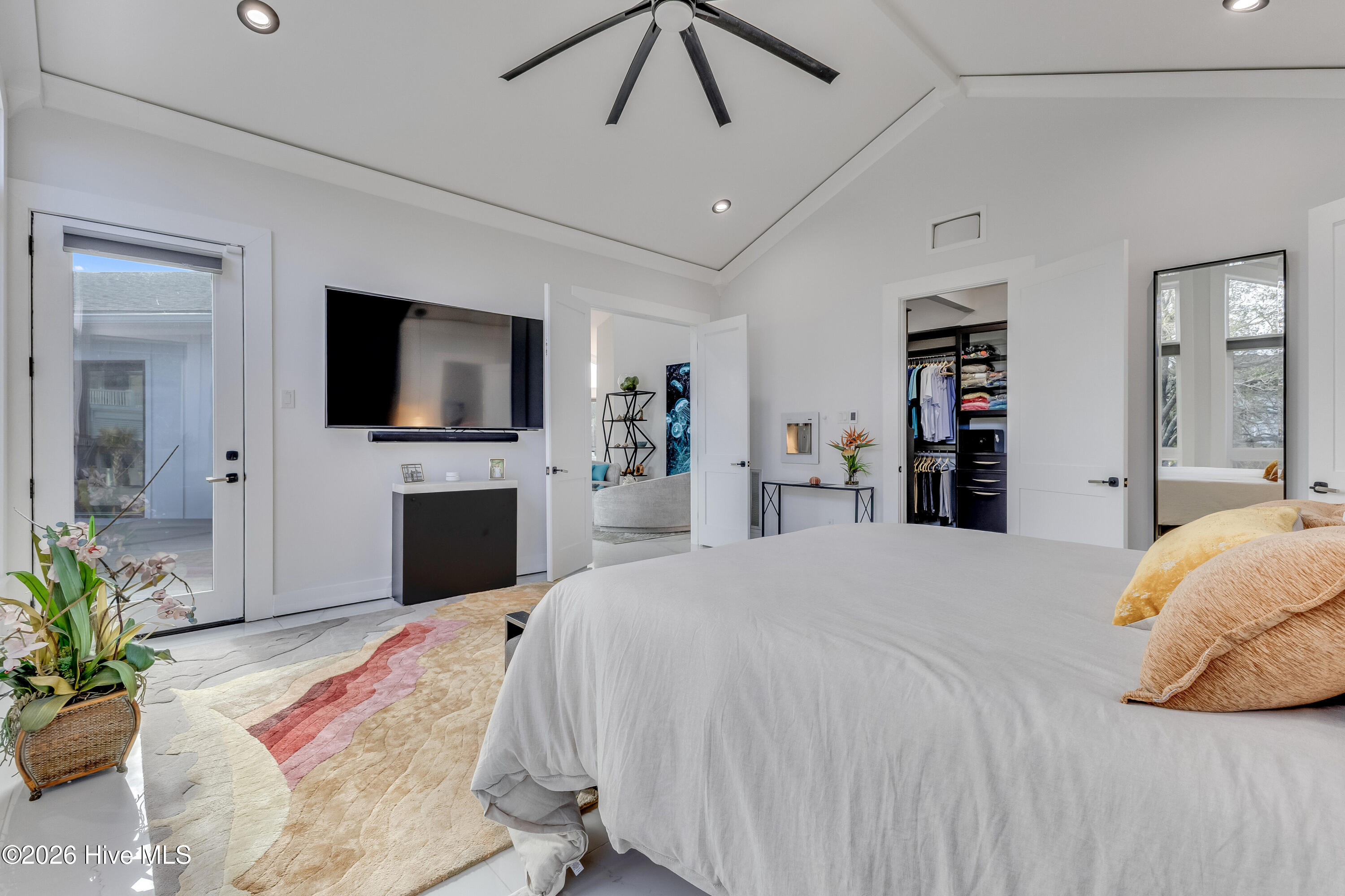 100559856 | Photo 33