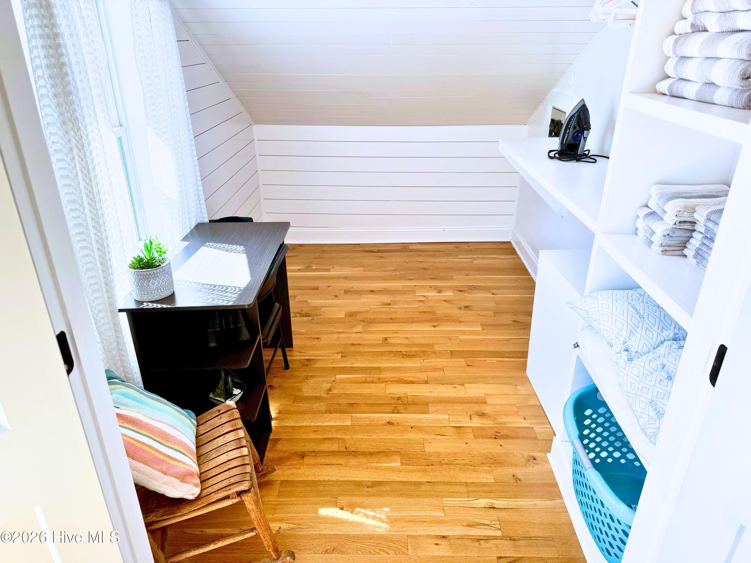 100560357 | Photo 43