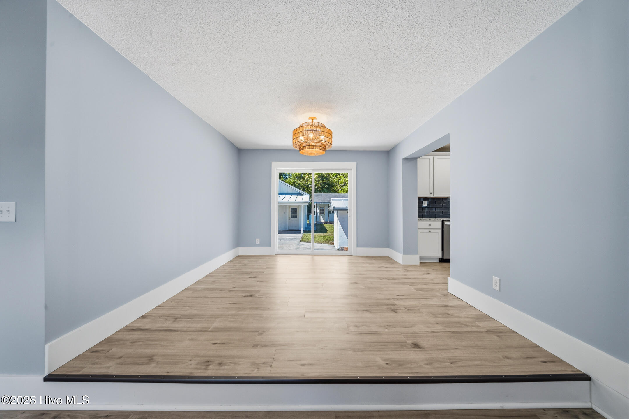 100570664 | Photo 22