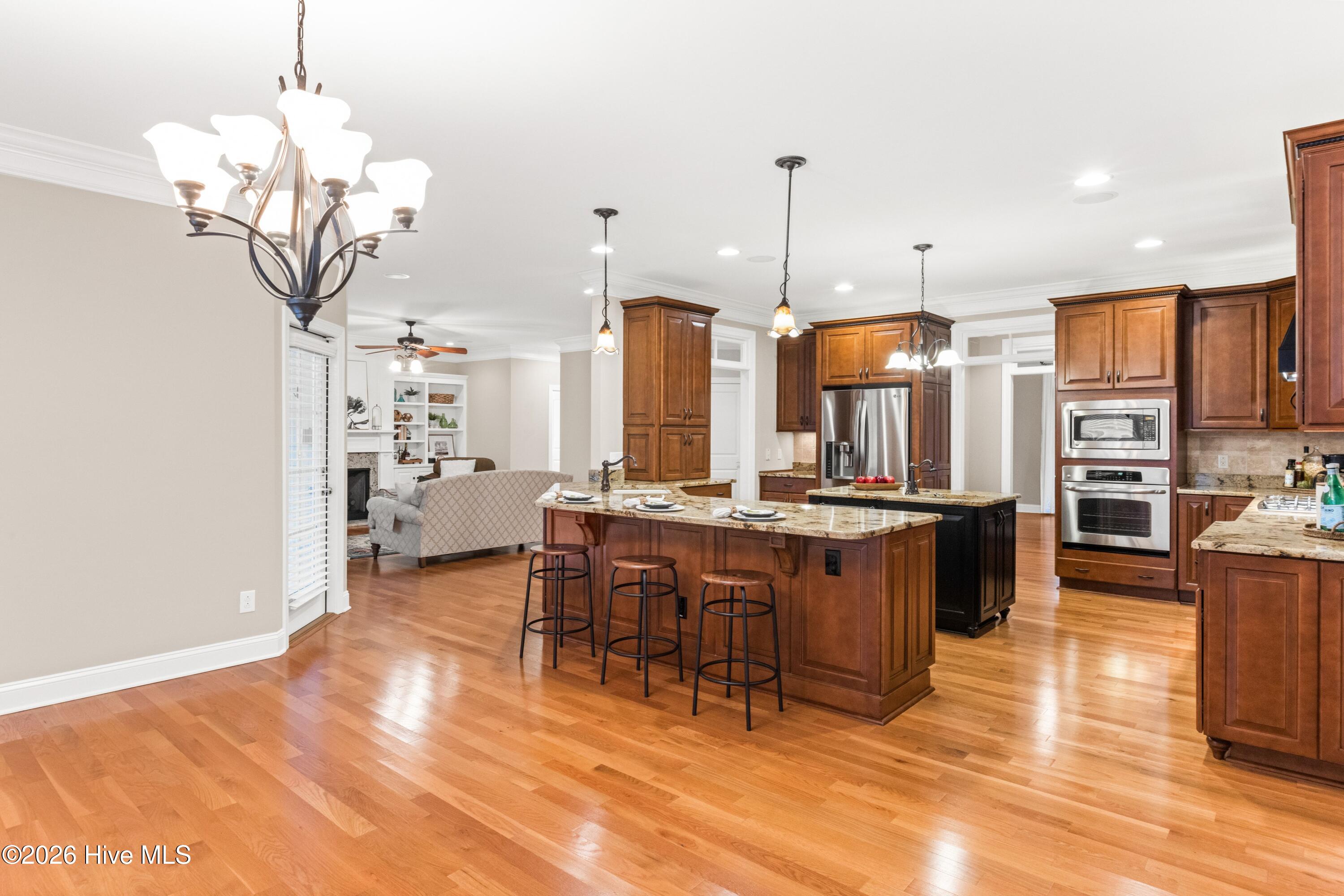 100560596 | Photo 16