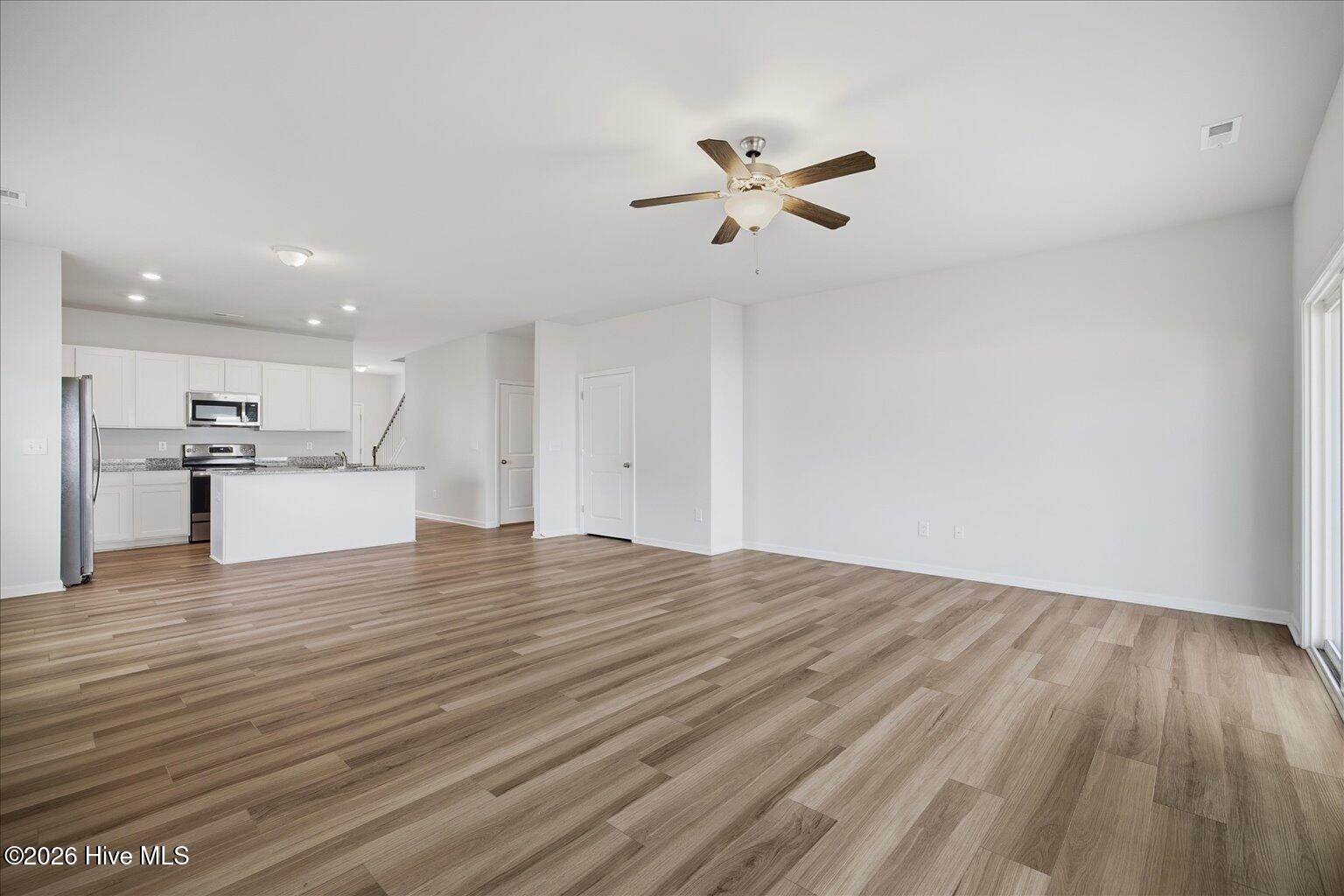 100548864 | Photo 18