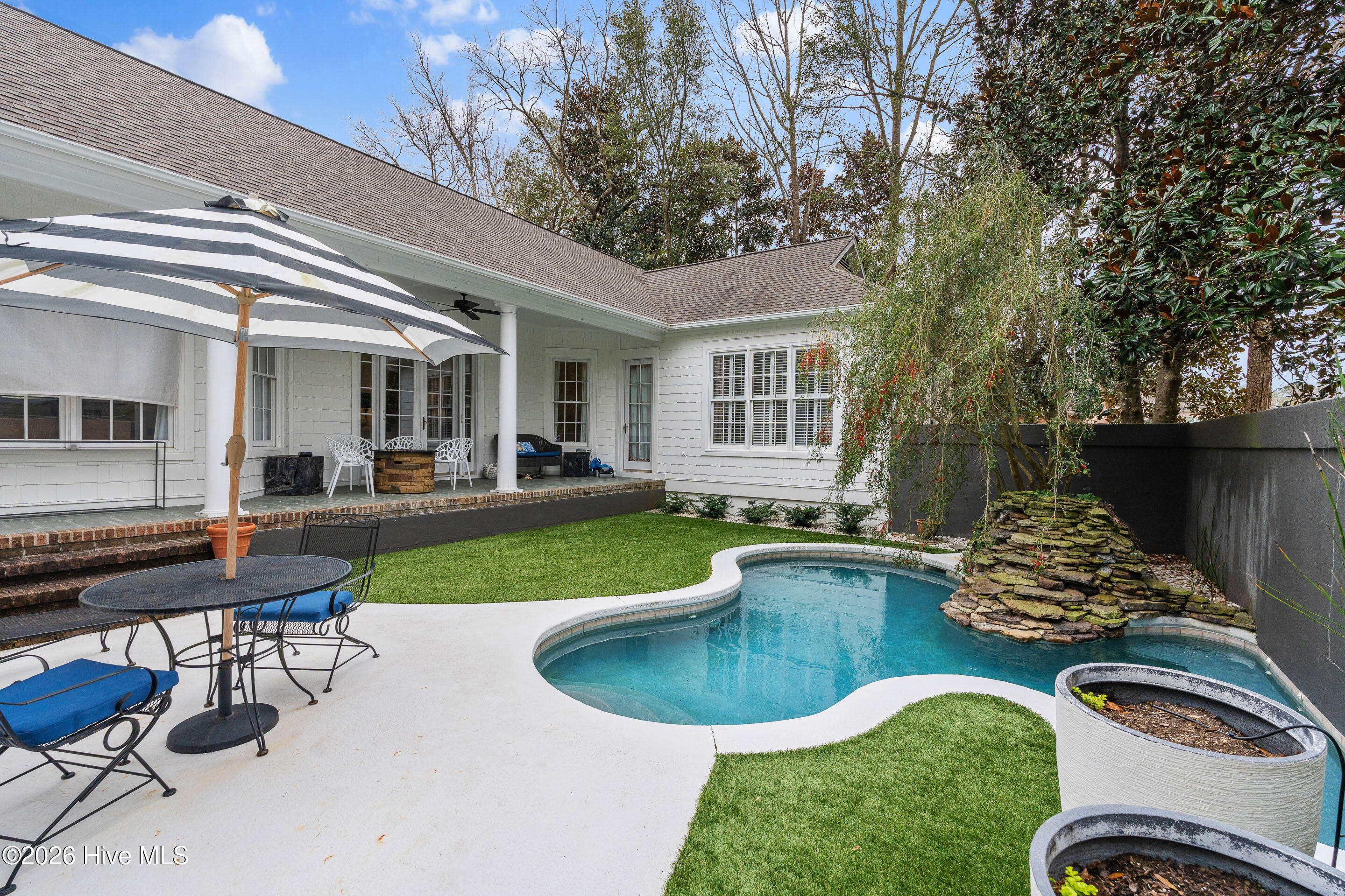 100552027 | Photo 44