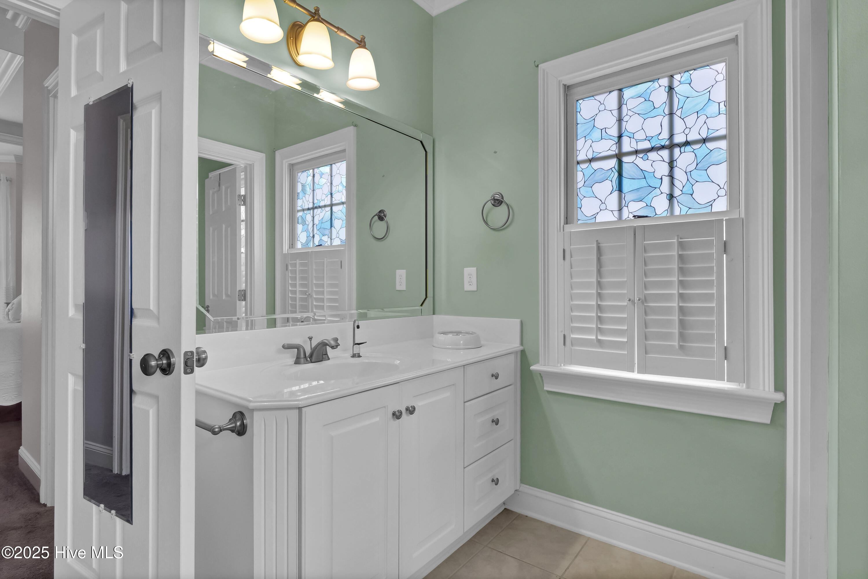 100499104 | Photo 19