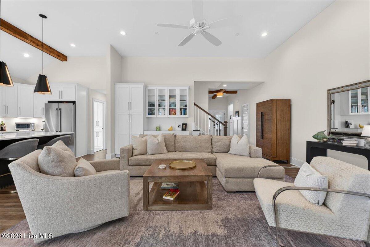 100548349 | Photo 16