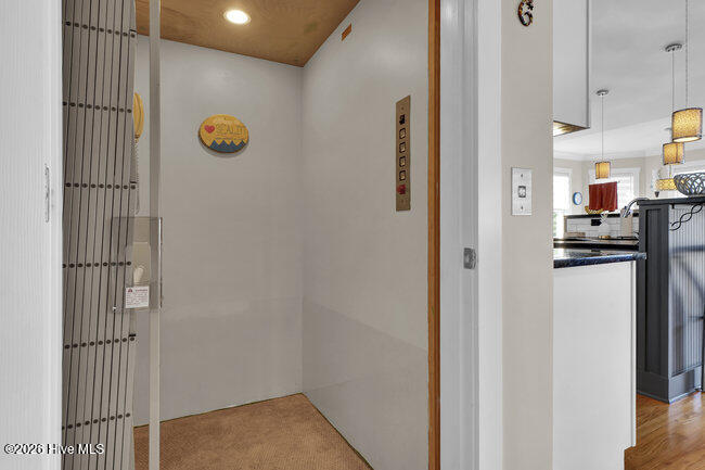 100552893 | Photo 61