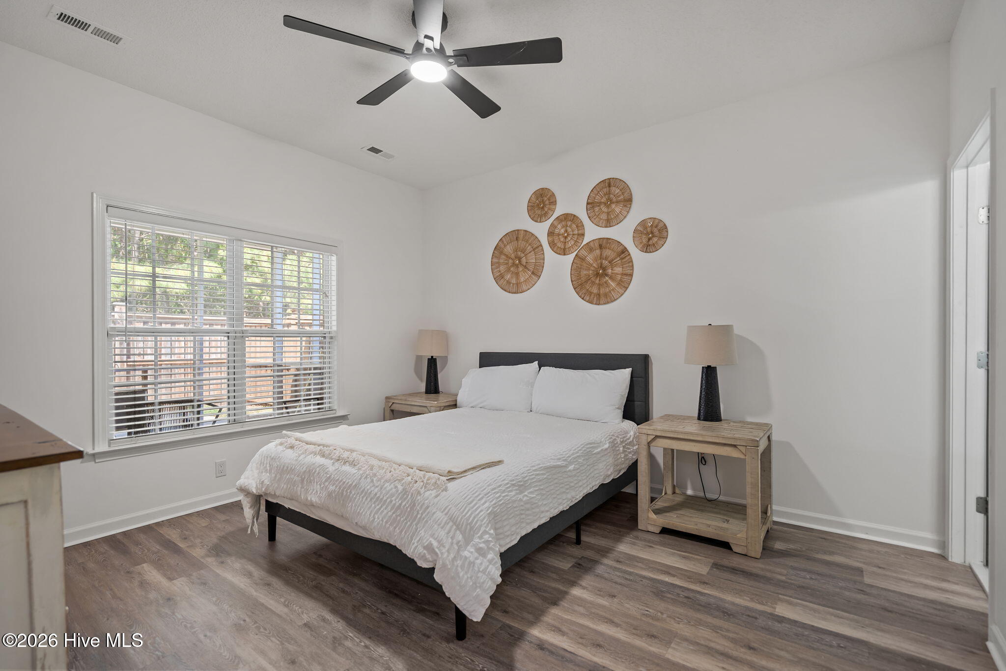 100569806 | Photo 28