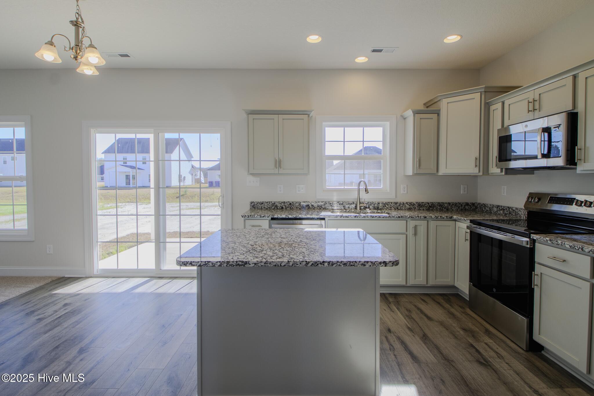 100504962 | Photo 12