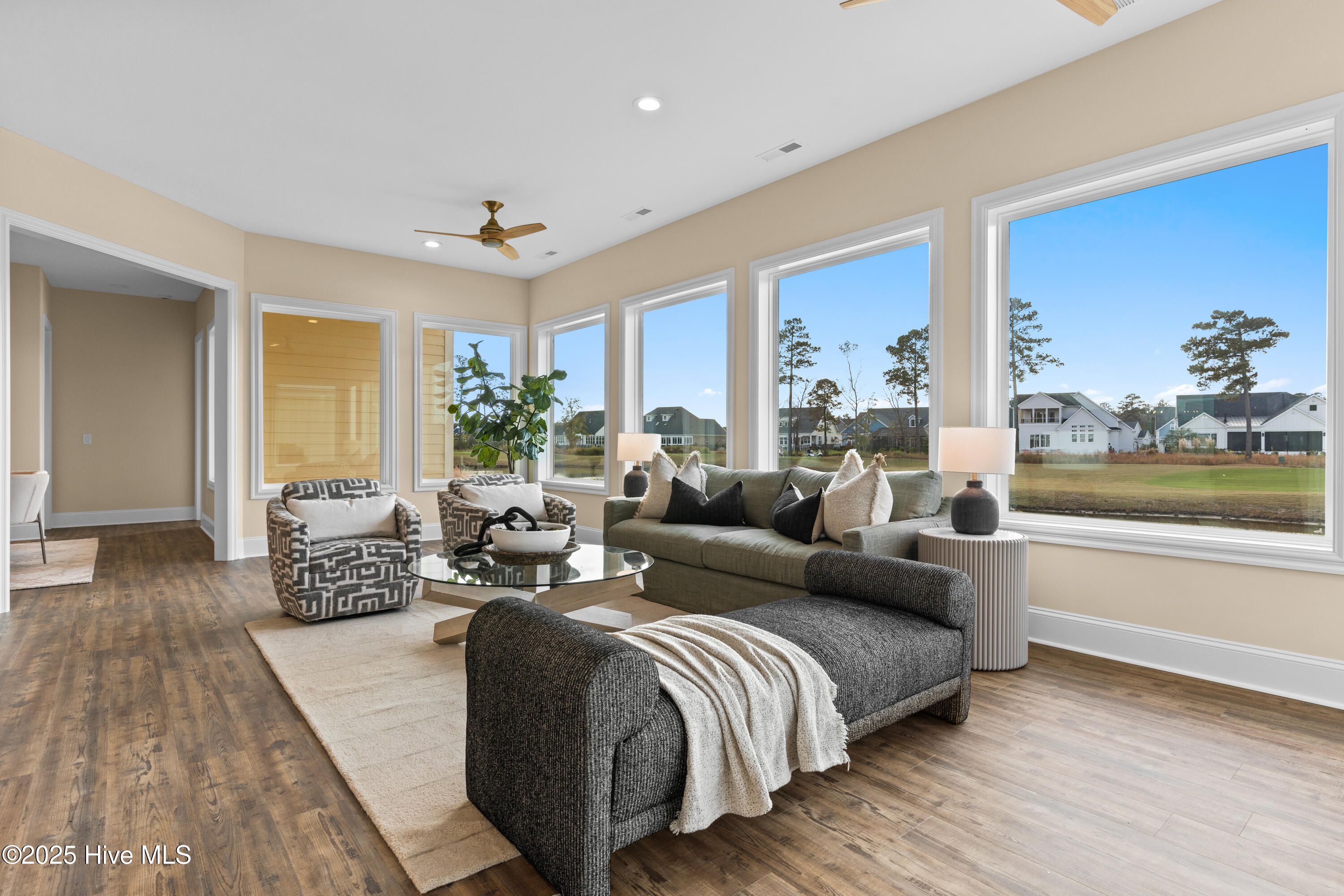 100524030 | Photo 16