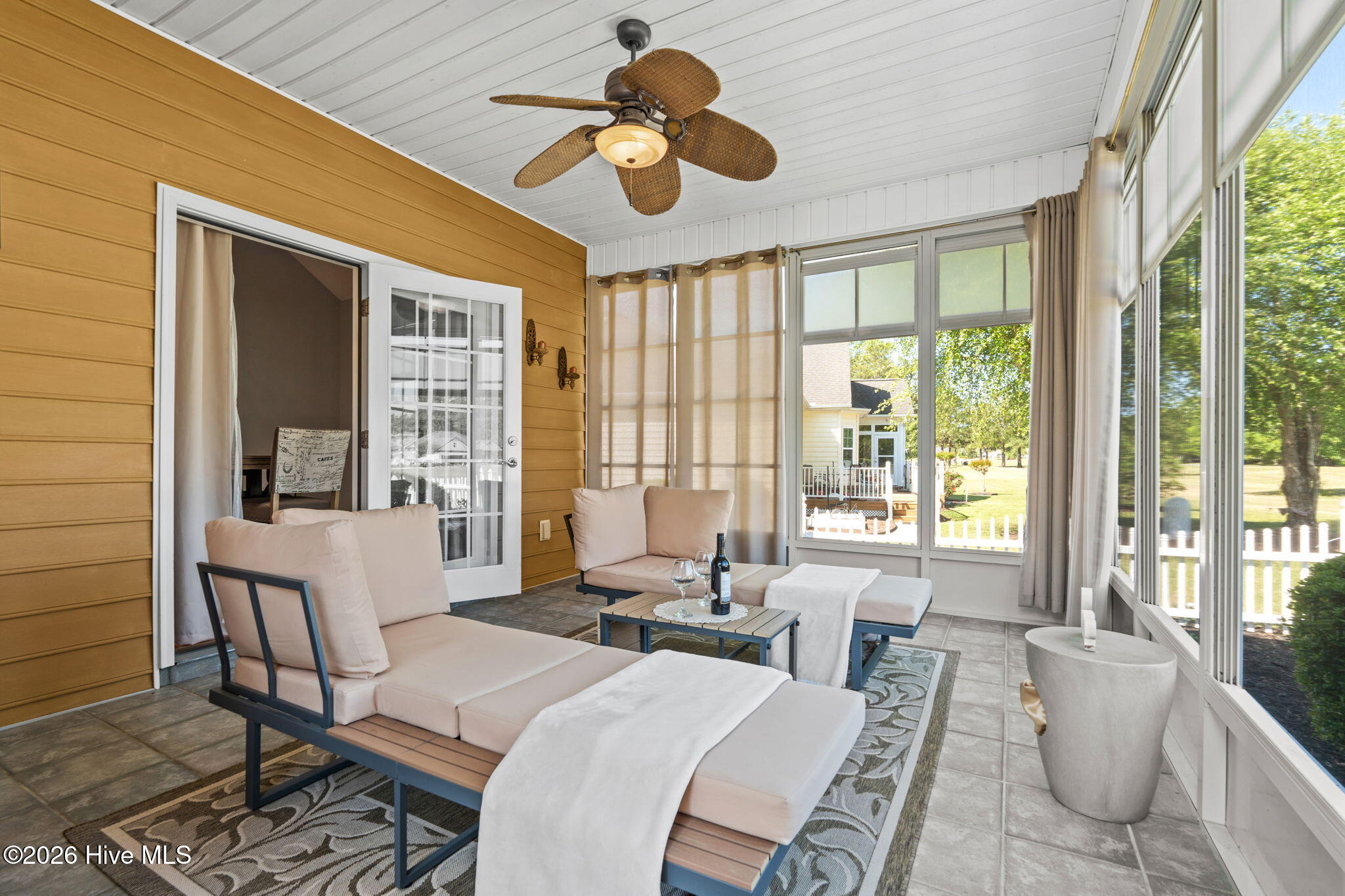 100567256 | Photo 47