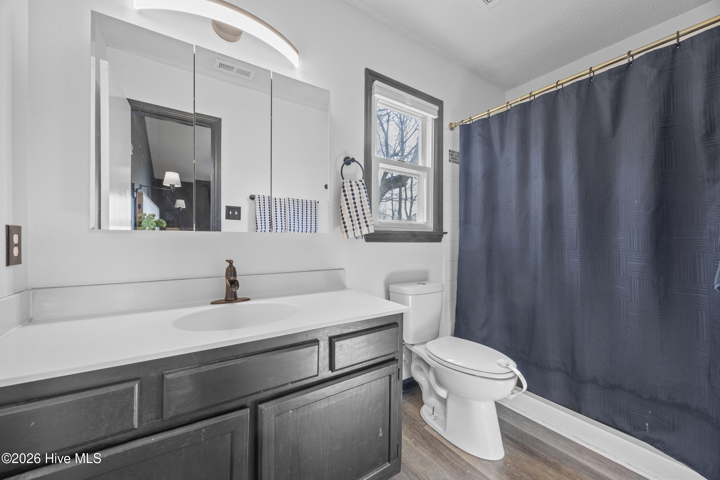 100560649 | Photo 36