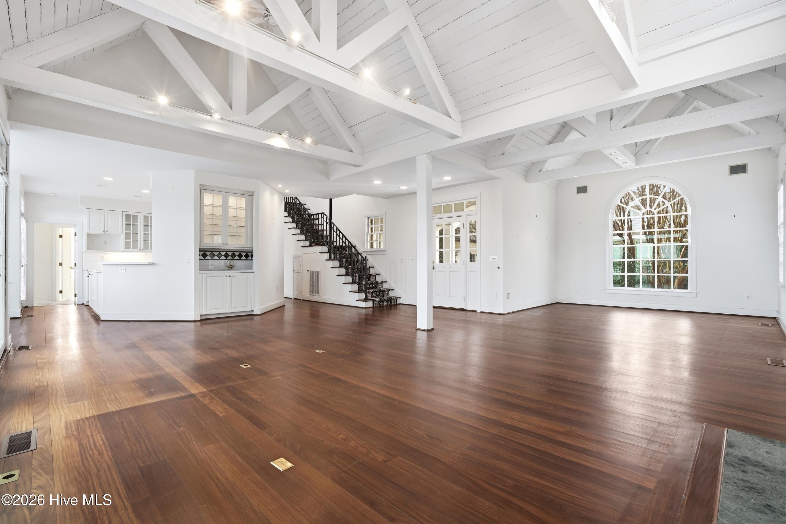 100556046 | Photo 13