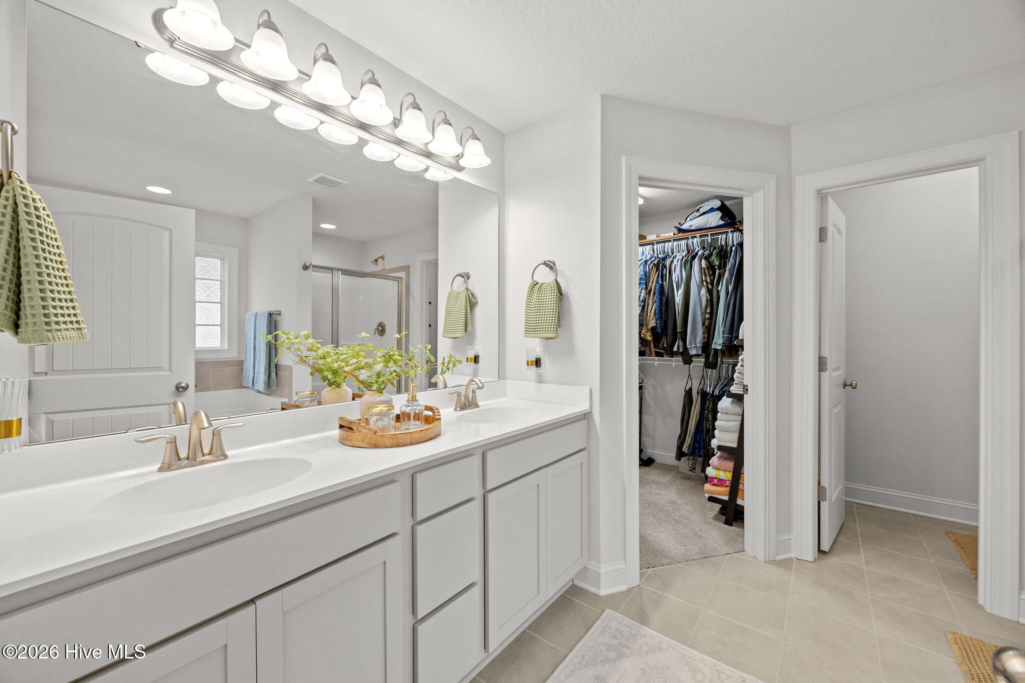 100555246 | Photo 26