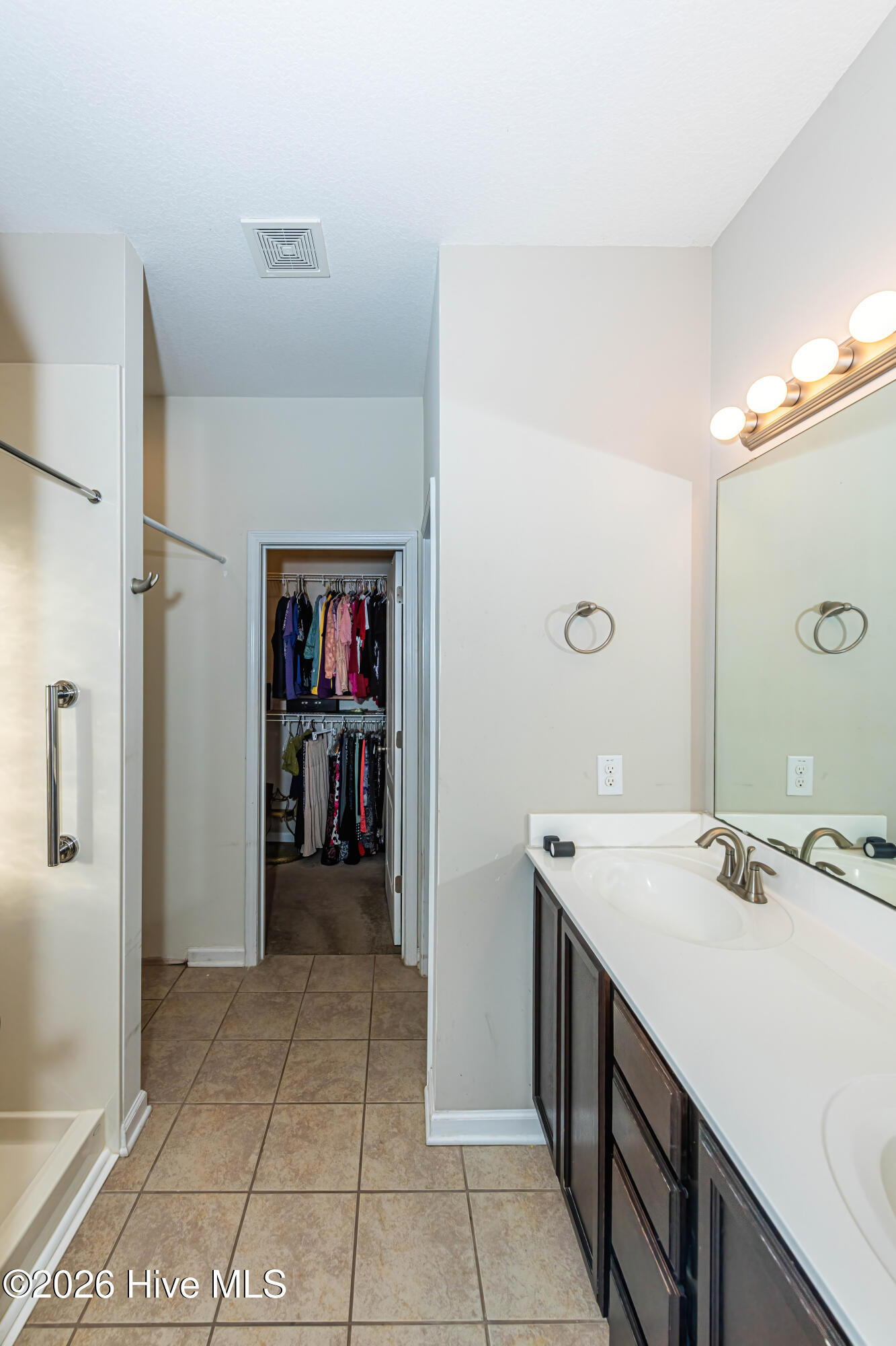 100549847 | Photo 48