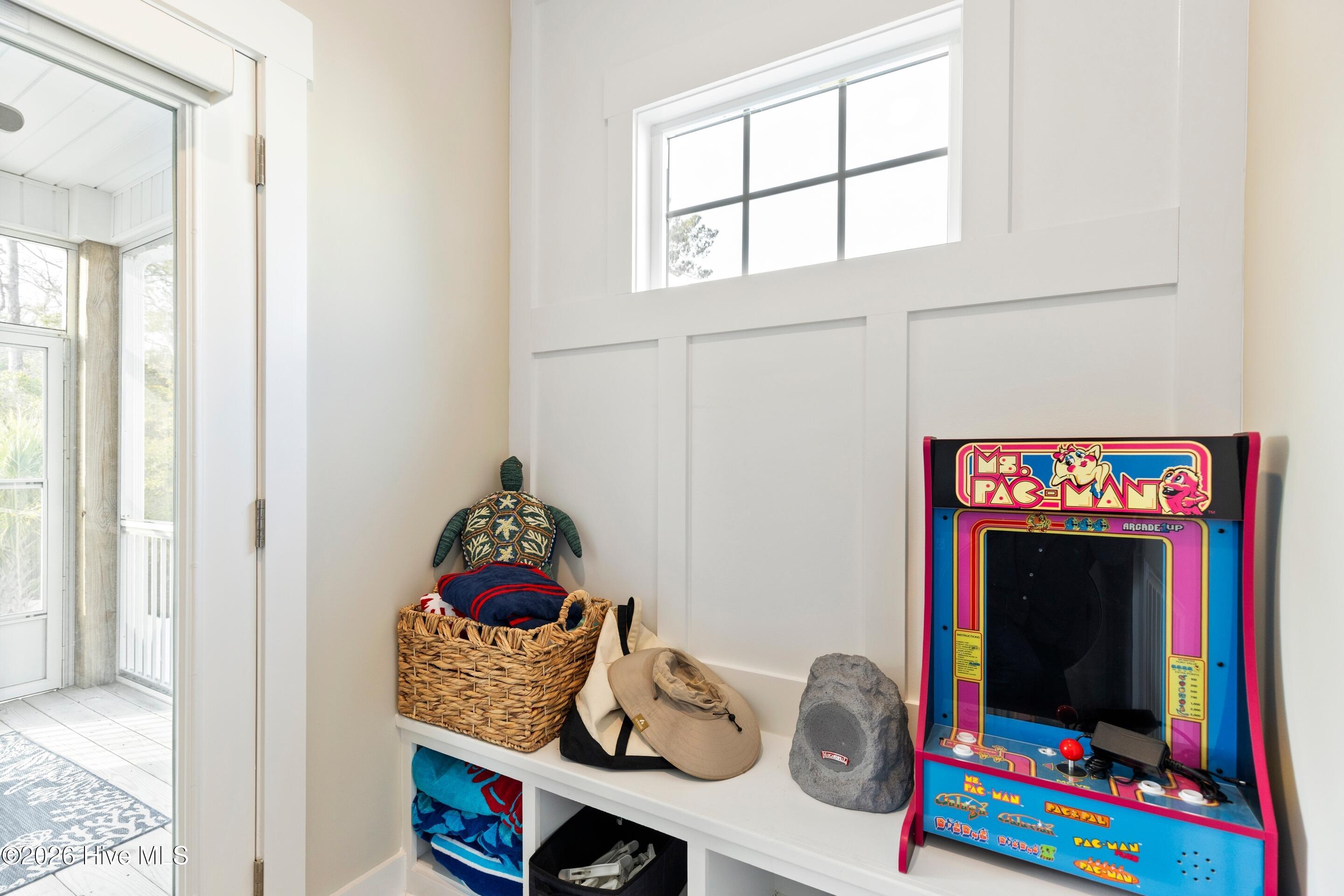 100548444 | Photo 40