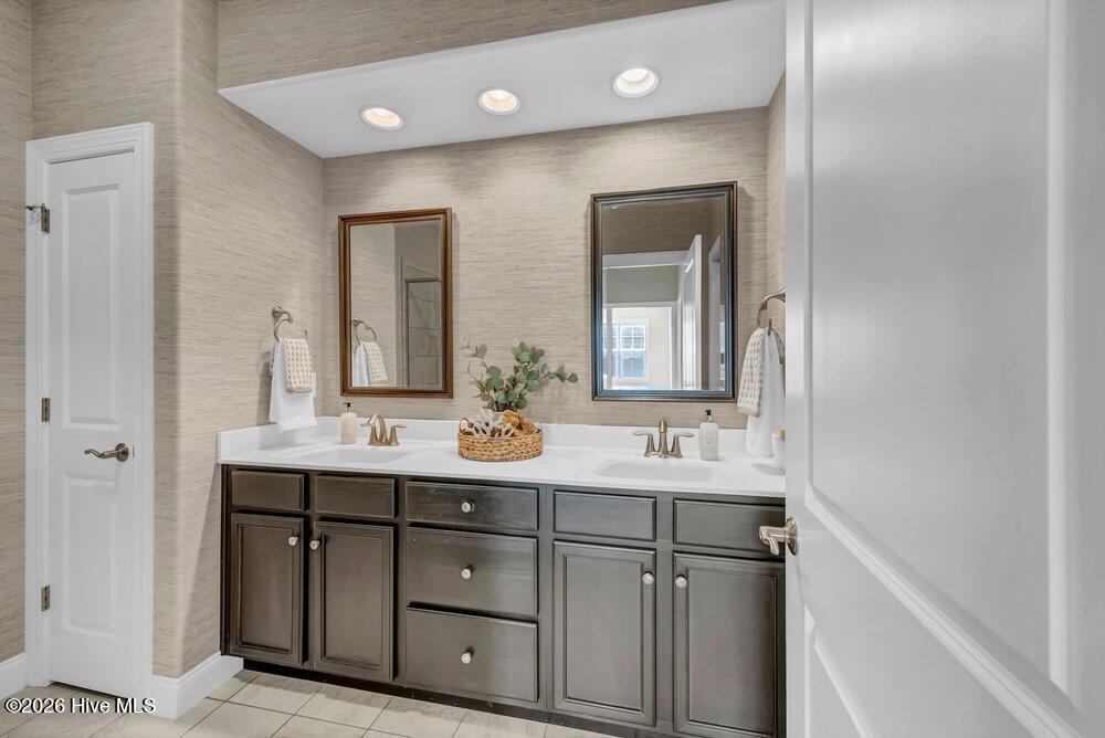 100553772 | Photo 12