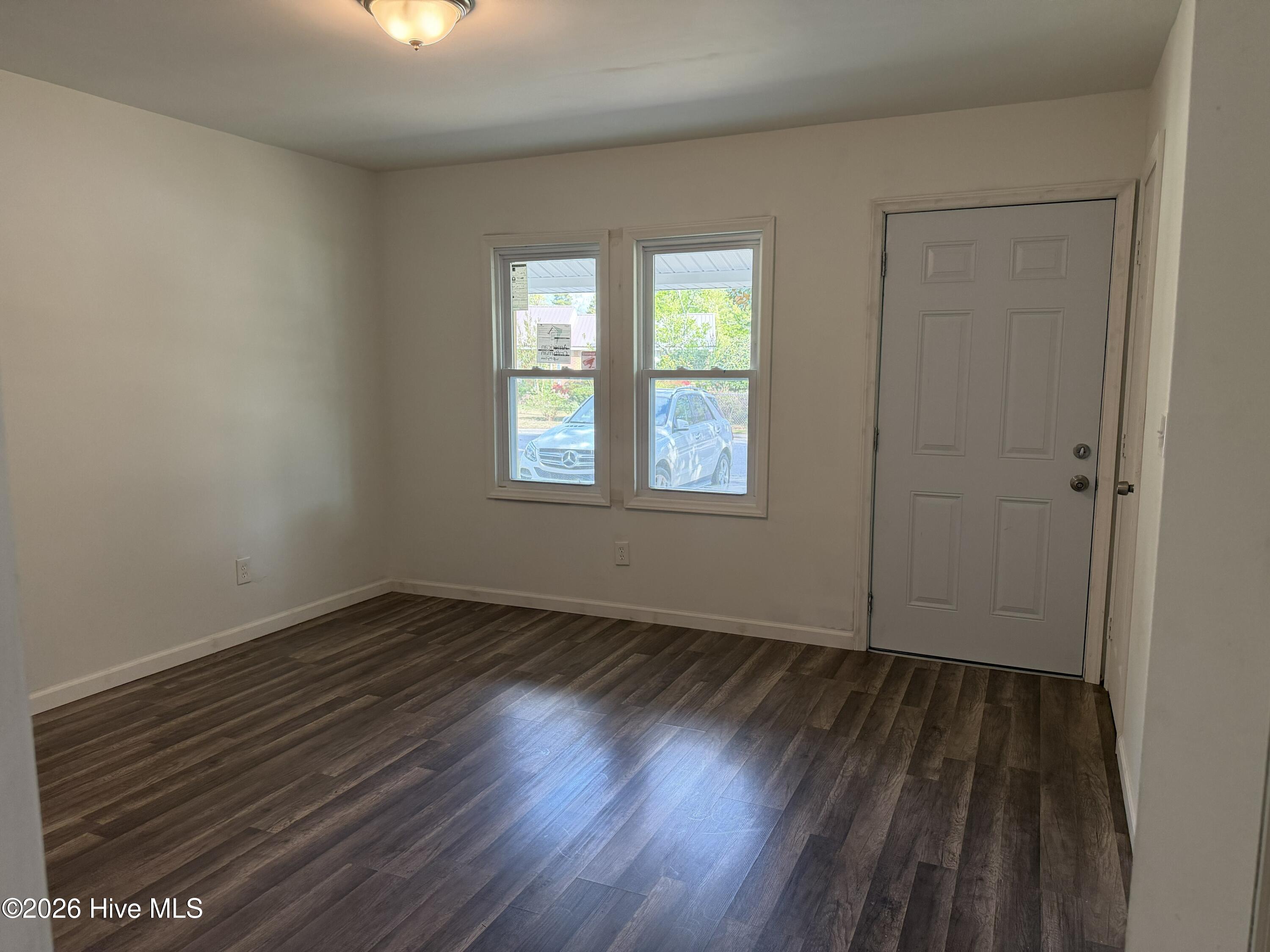 100565098 | Photo 10