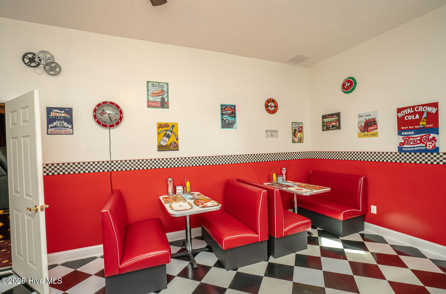 100534571 | Photo 60