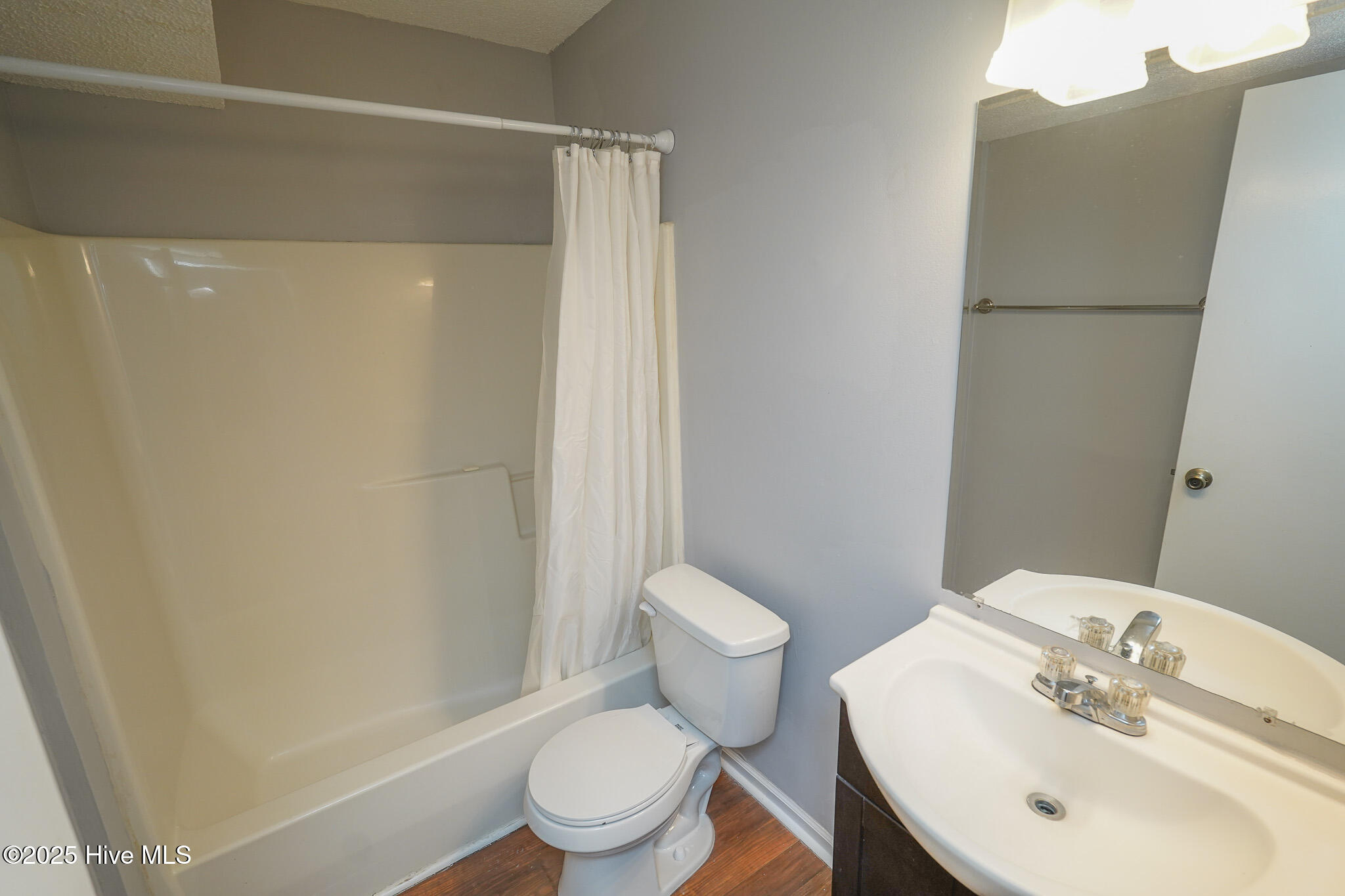 100521141 | Photo 16