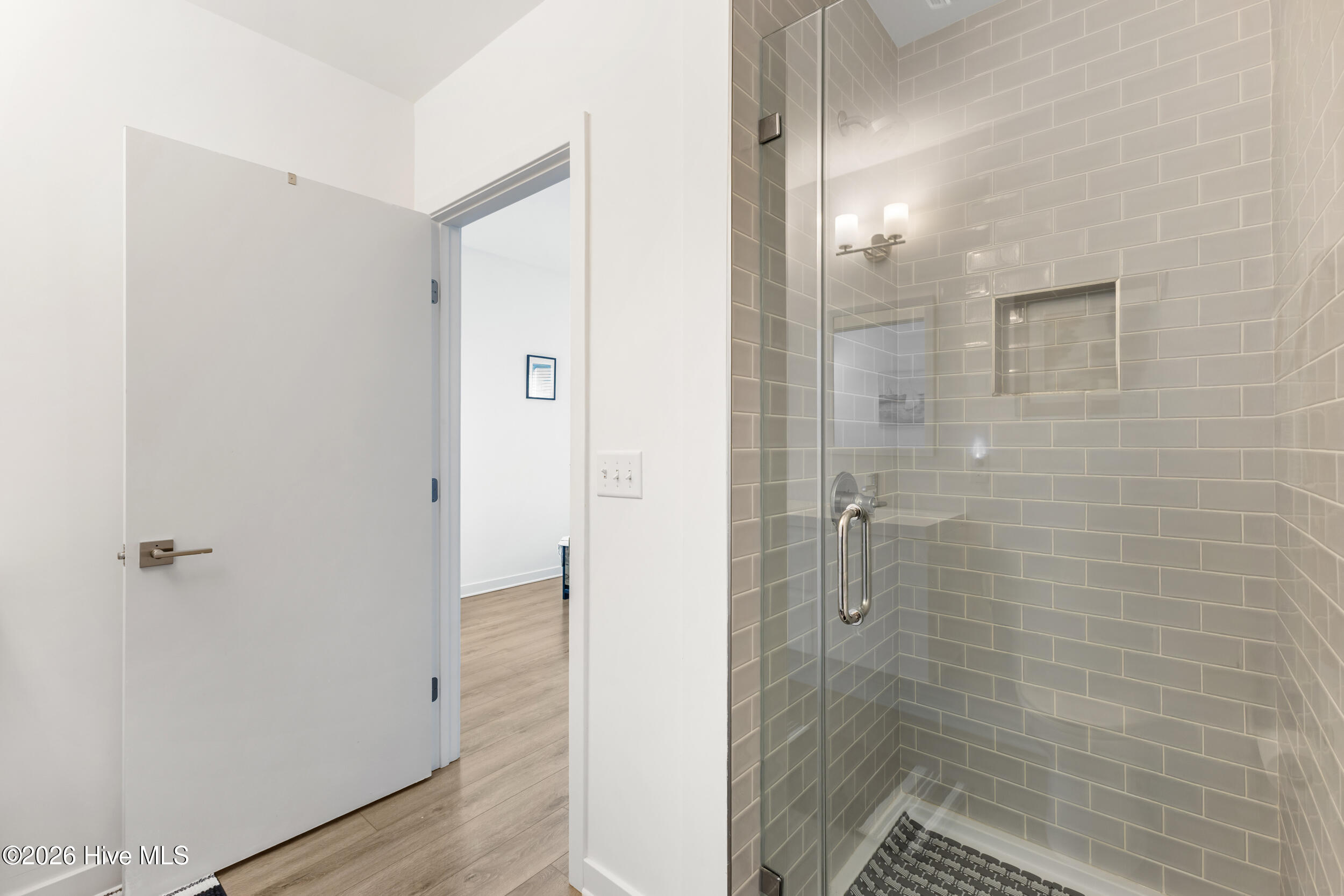 100557840 | Photo 19