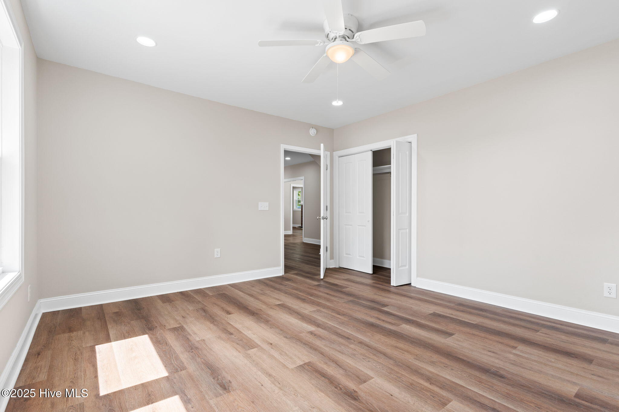 100533933 | Photo 26