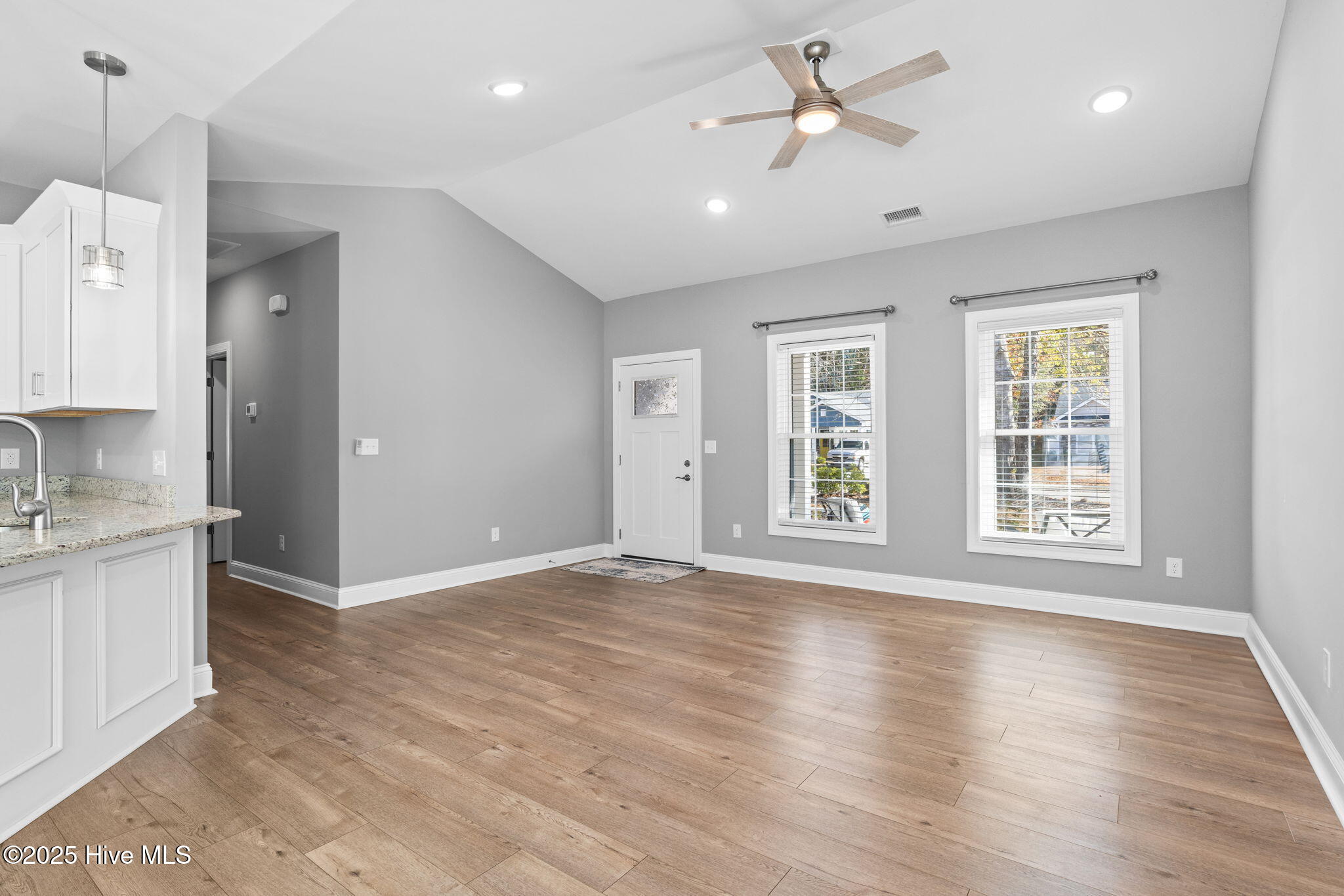 100544507 | Photo 24