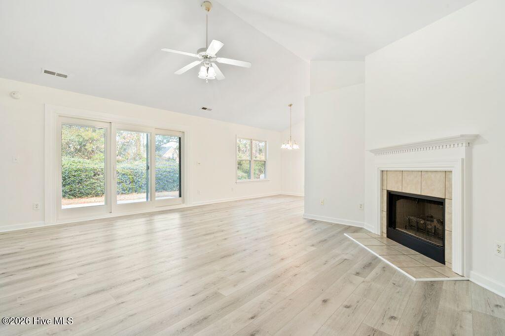 100548851 | Photo 12