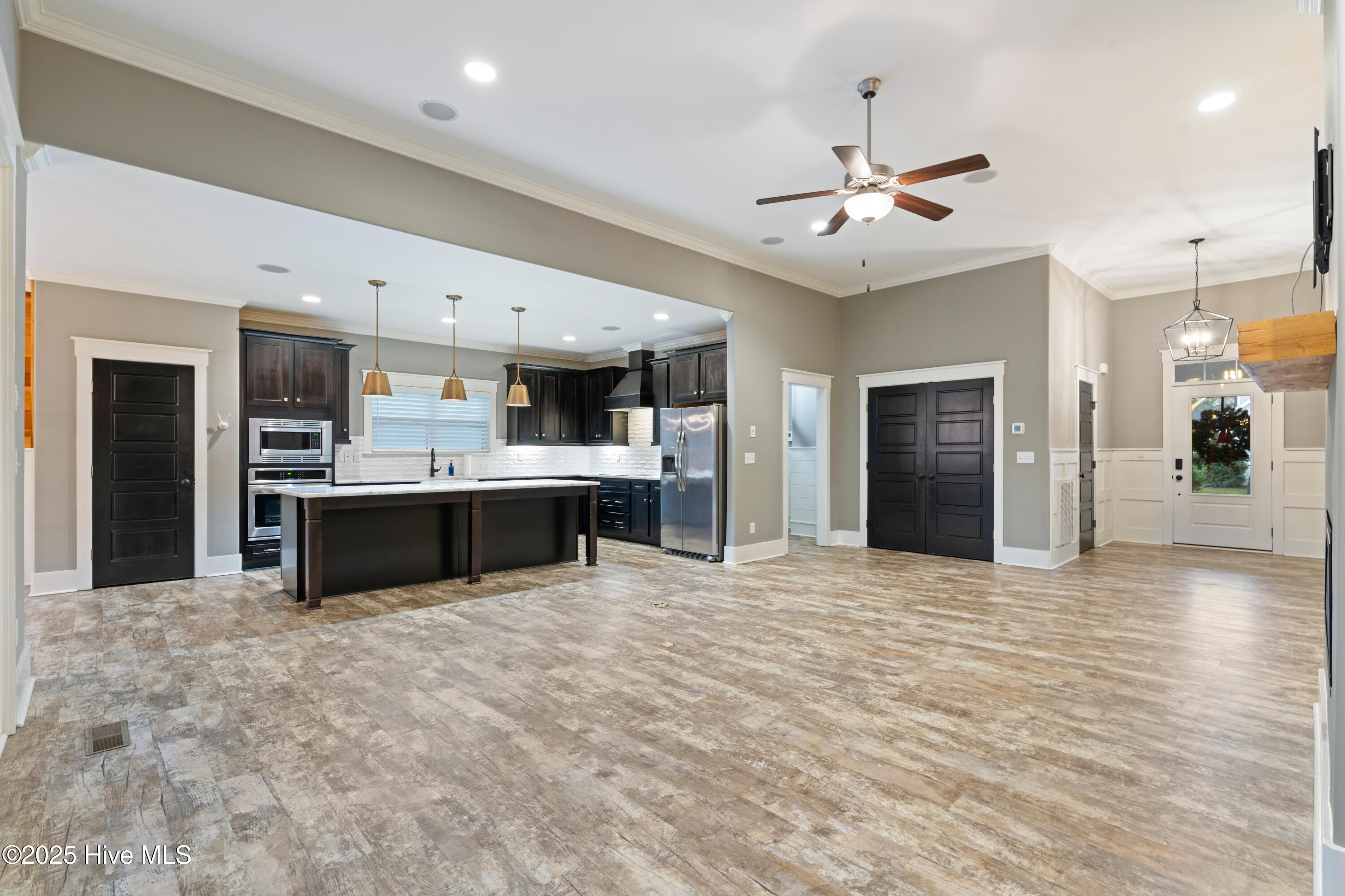 100543866 | Photo 18