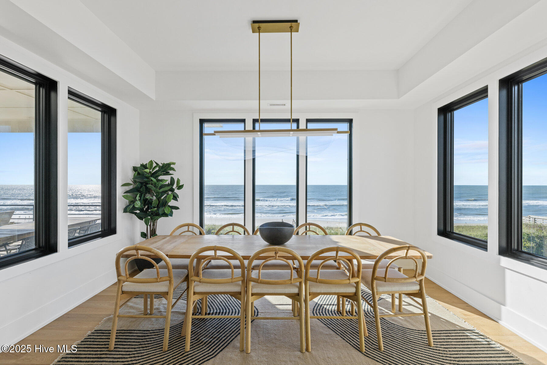 100535055 | Photo 12