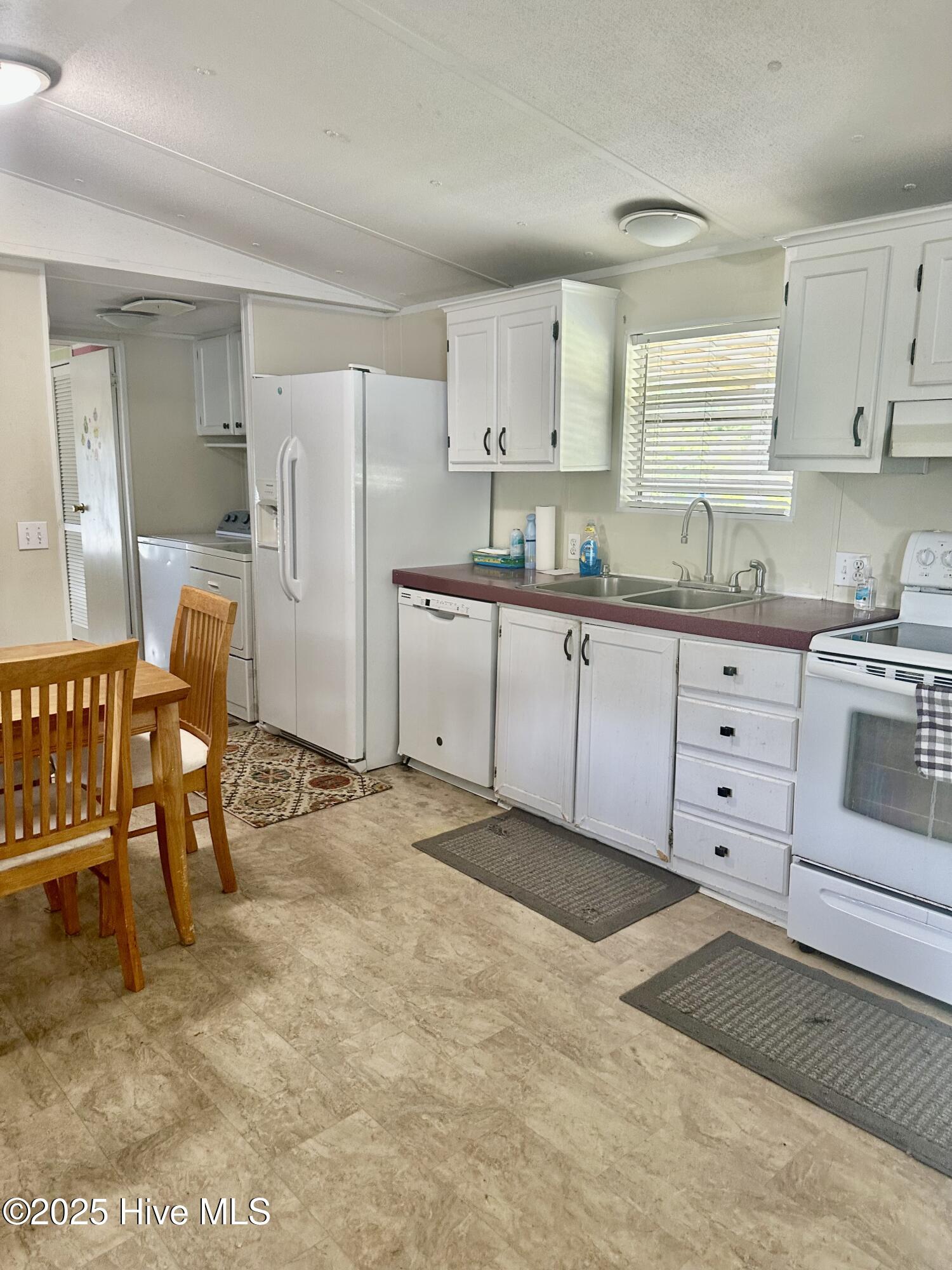 100512329 | Photo 14