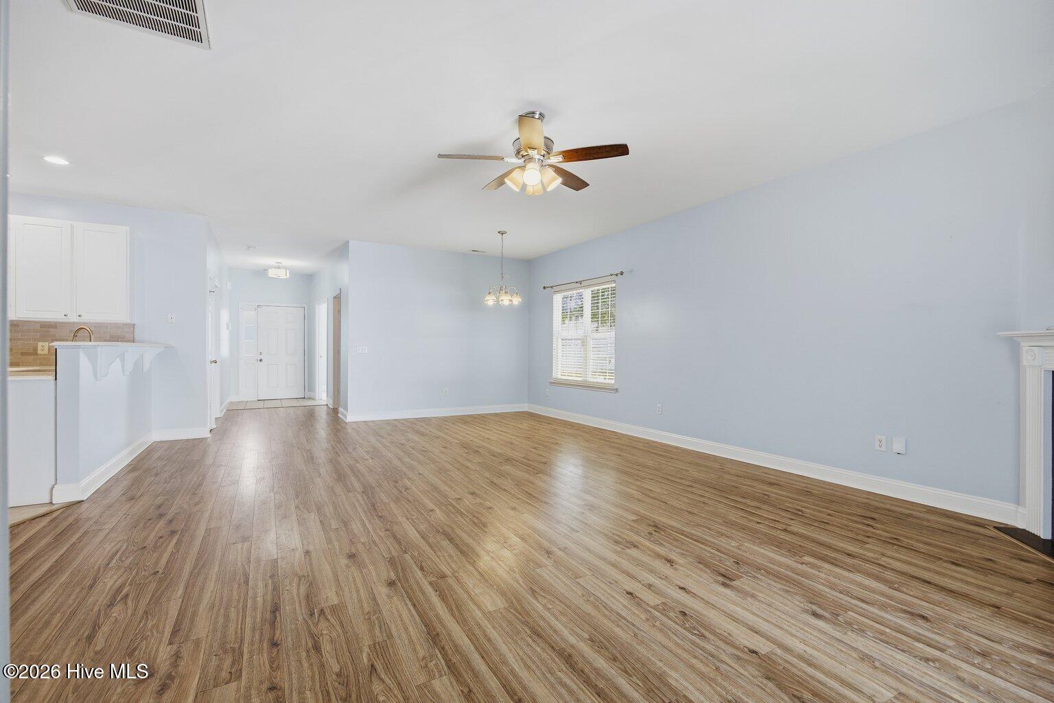 100564958 | Photo 11