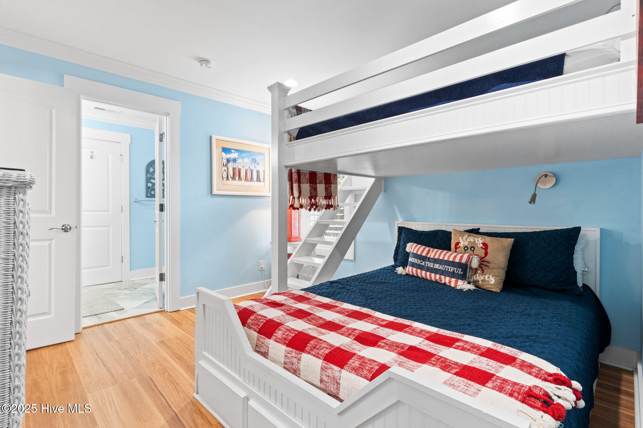 100541677 | Photo 44