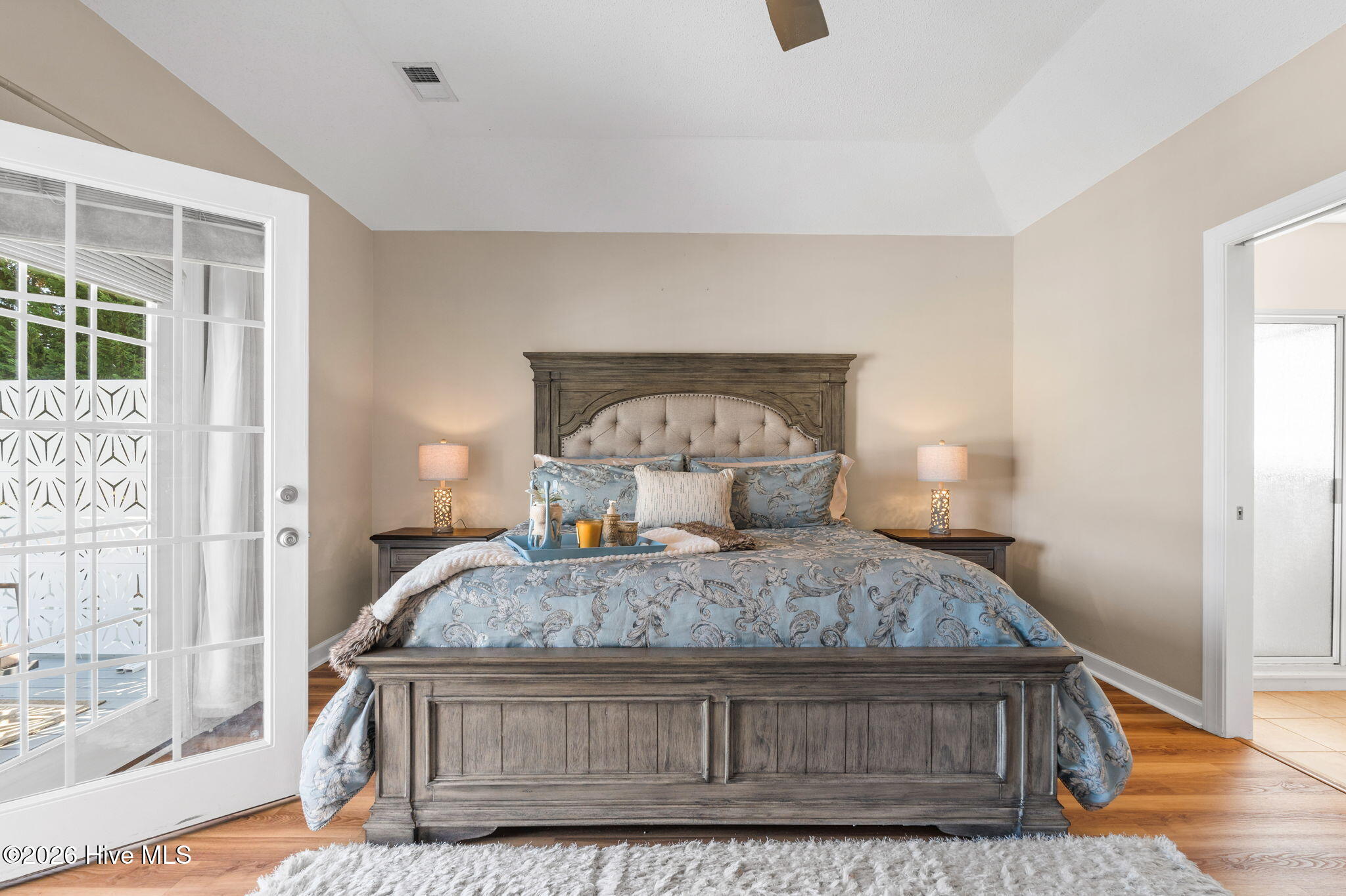 100567256 | Photo 21