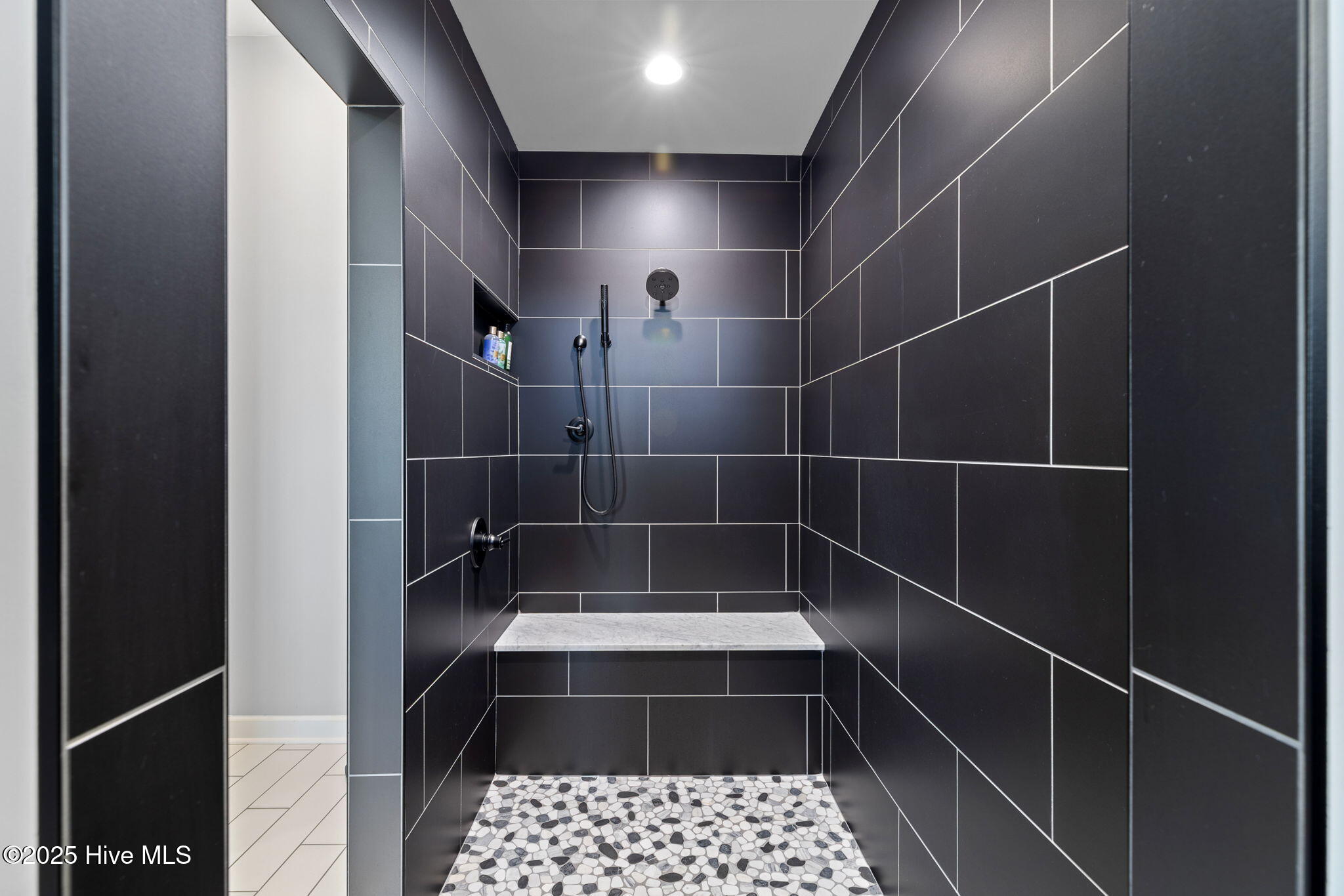 100548263 | Photo 43