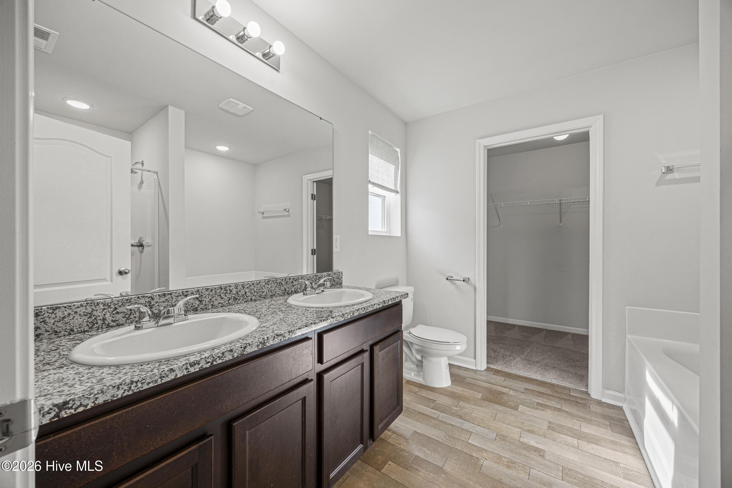 100557017 | Photo 31