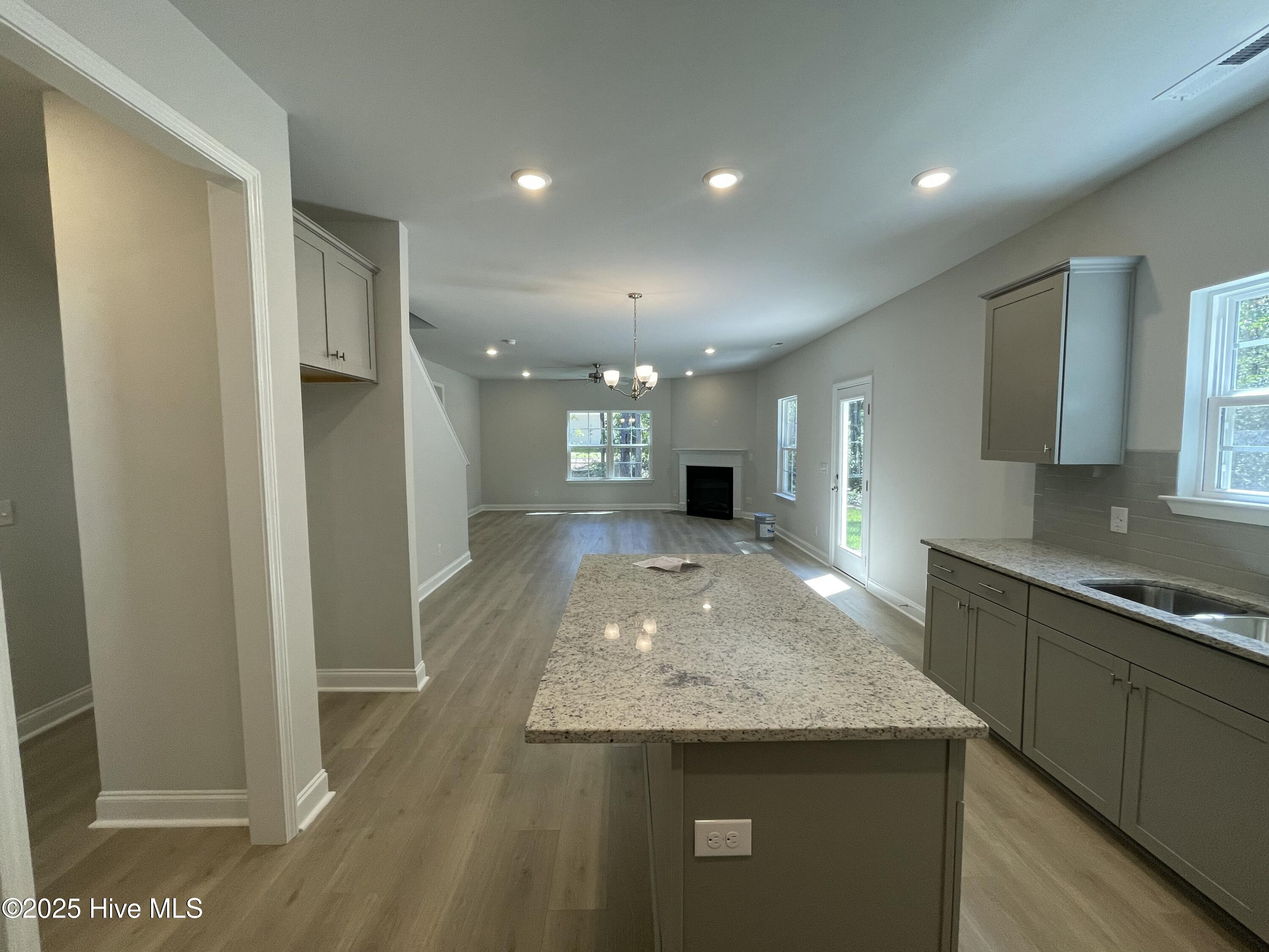 100425636 | Photo 34