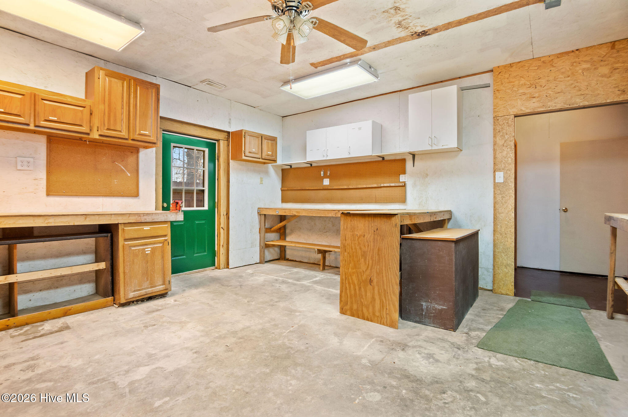 100561889 | Photo 23