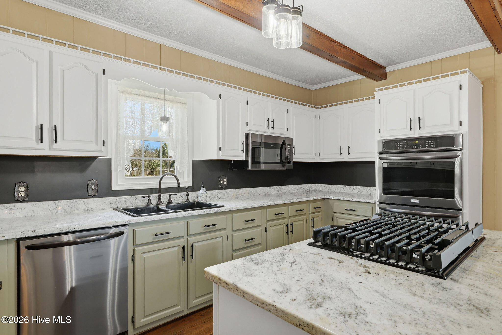 100557788 | Photo 20