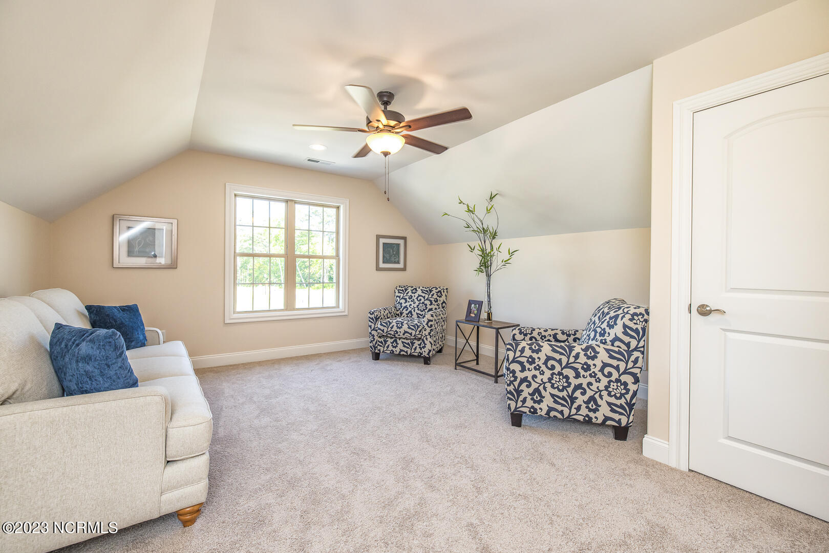 100512925 | Photo 45