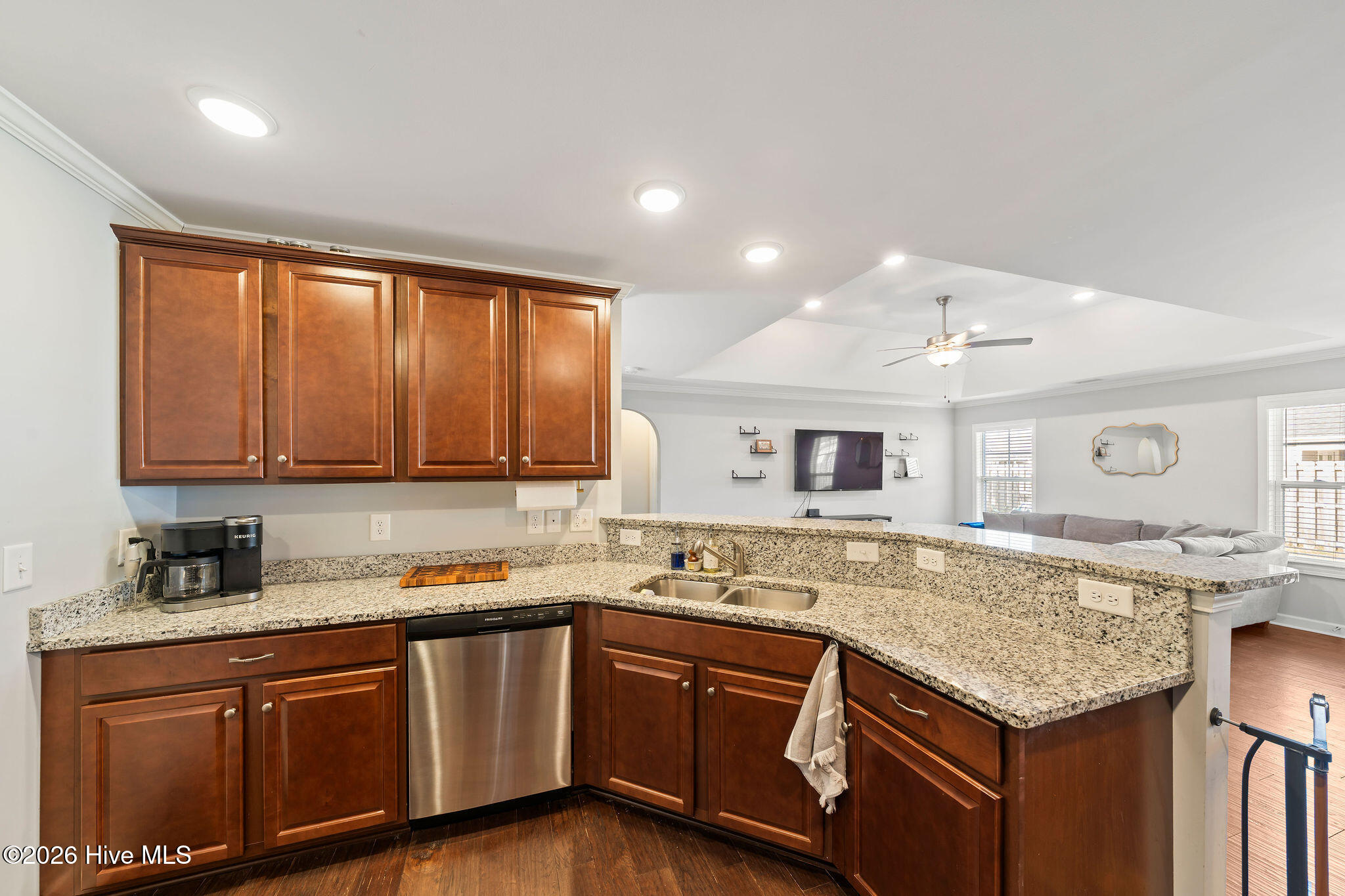 100563153 | Photo 24