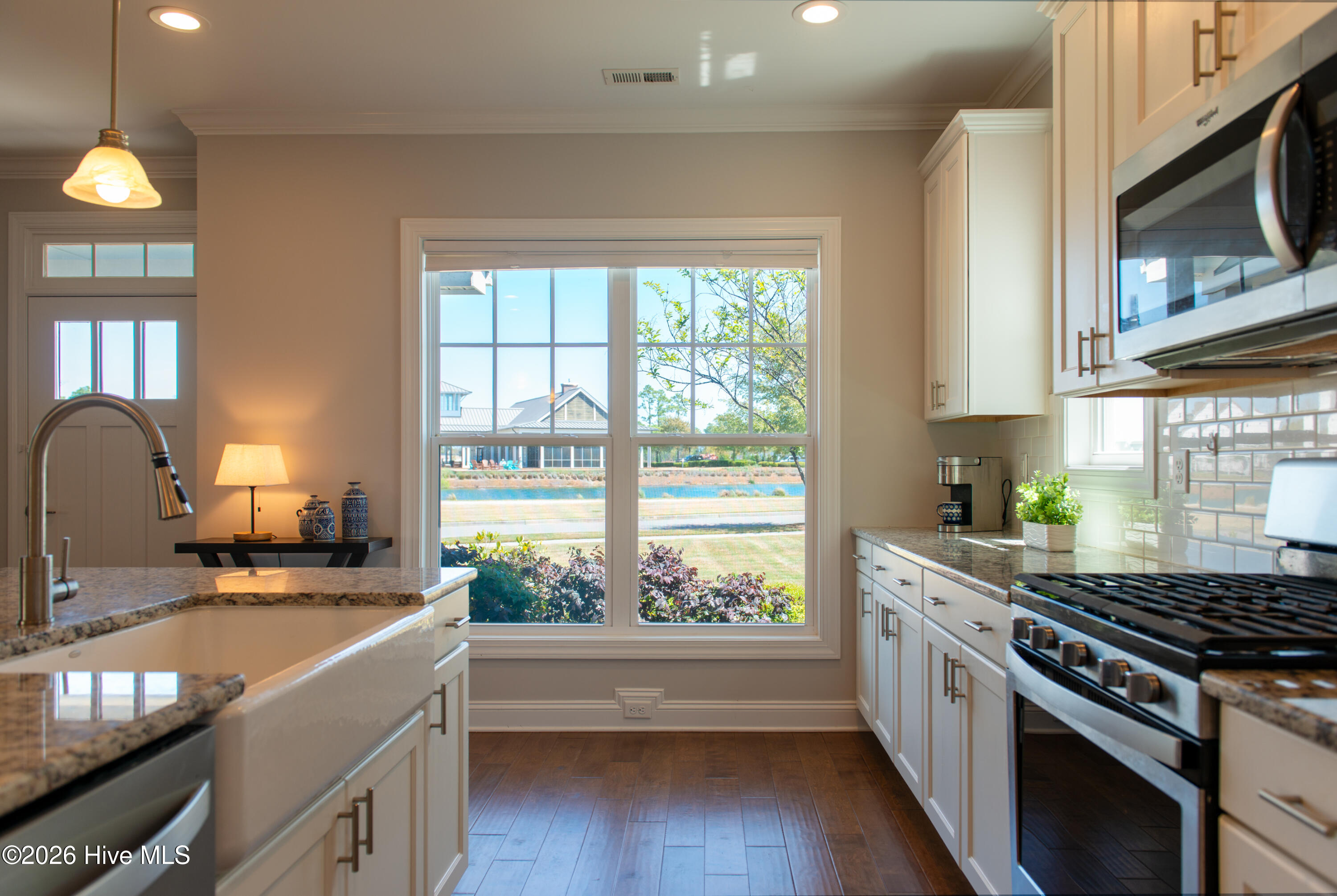 100568036 | Photo 28