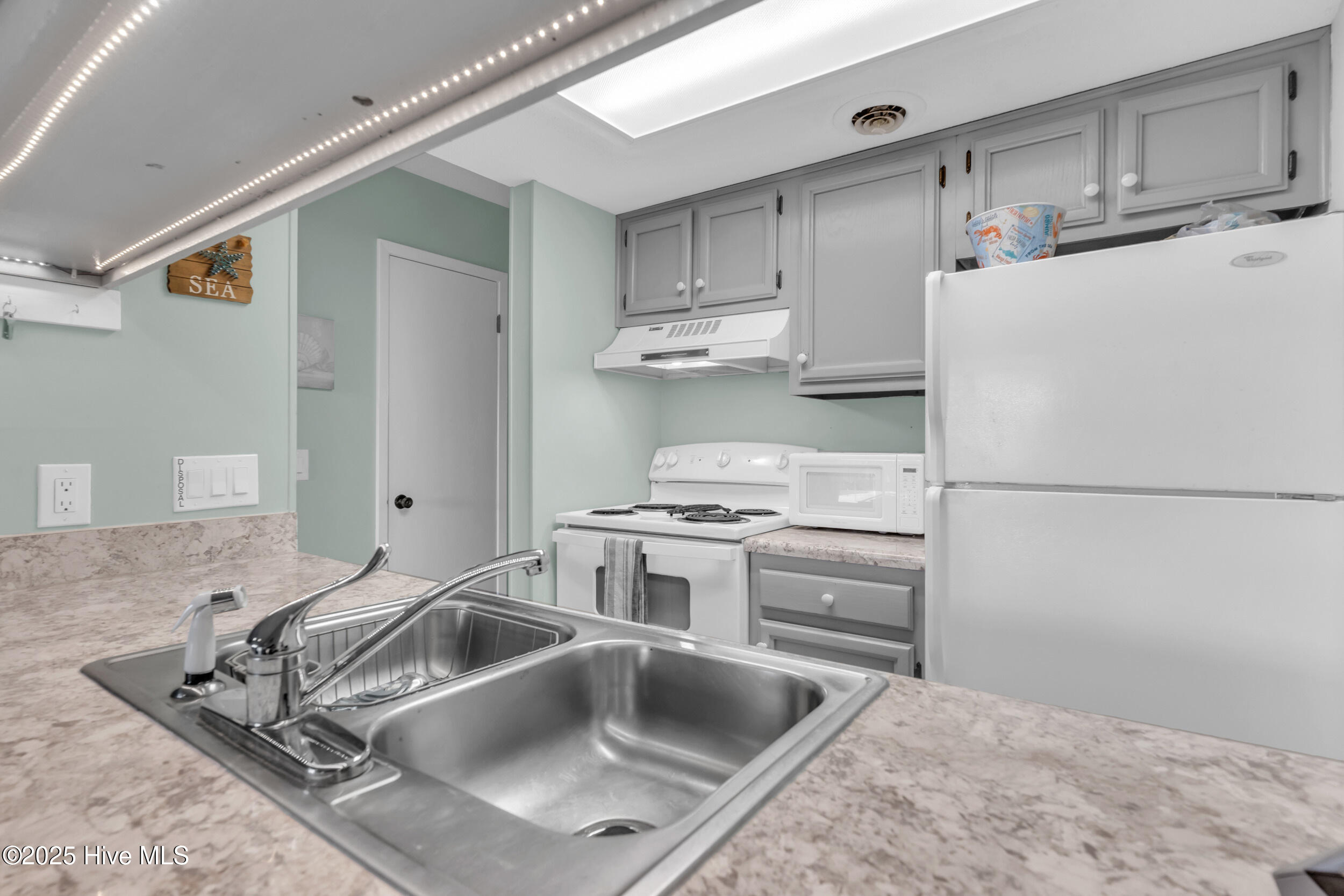 100542449 | Photo 13