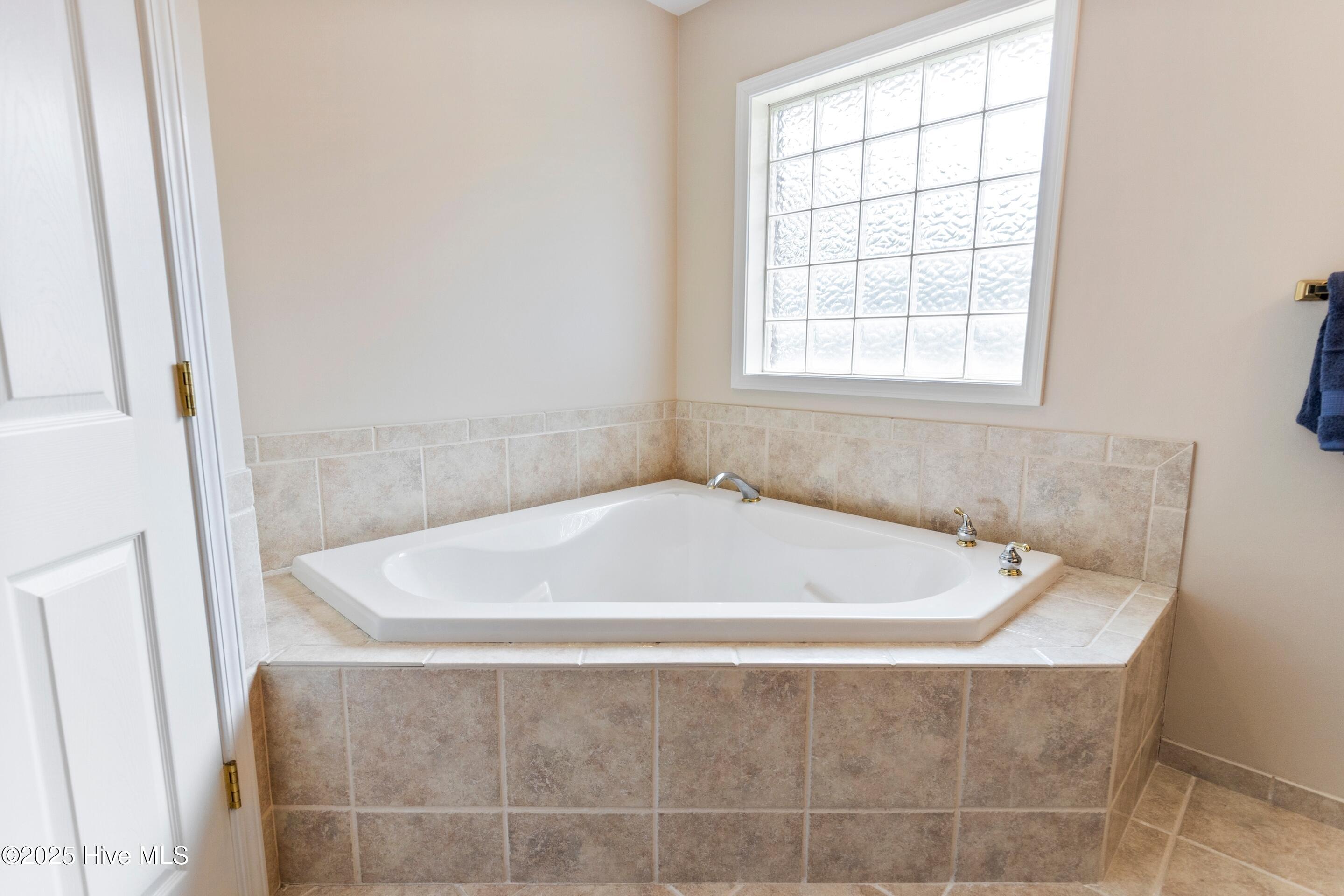 100519382 | Photo 29