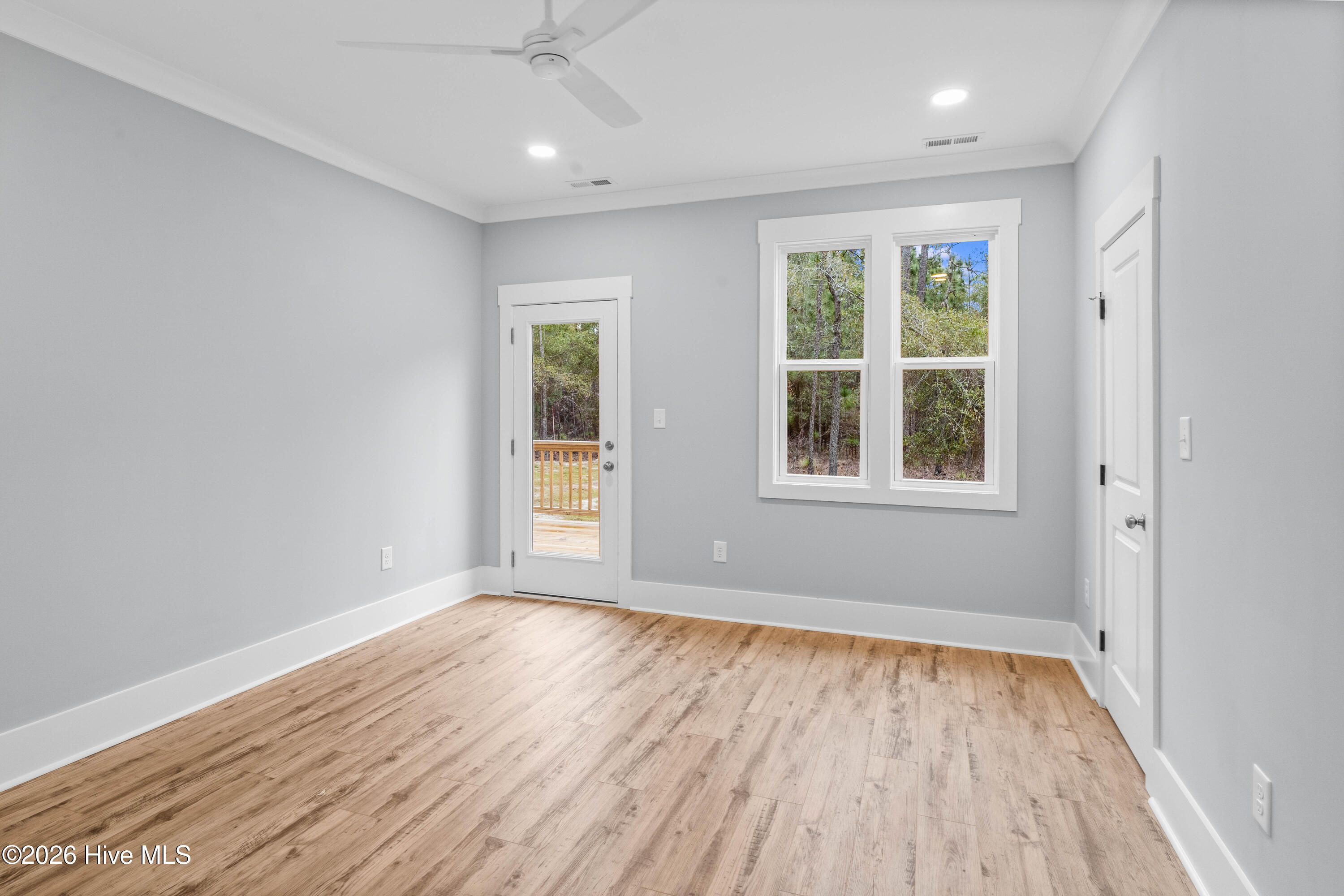 100523589 | Photo 22