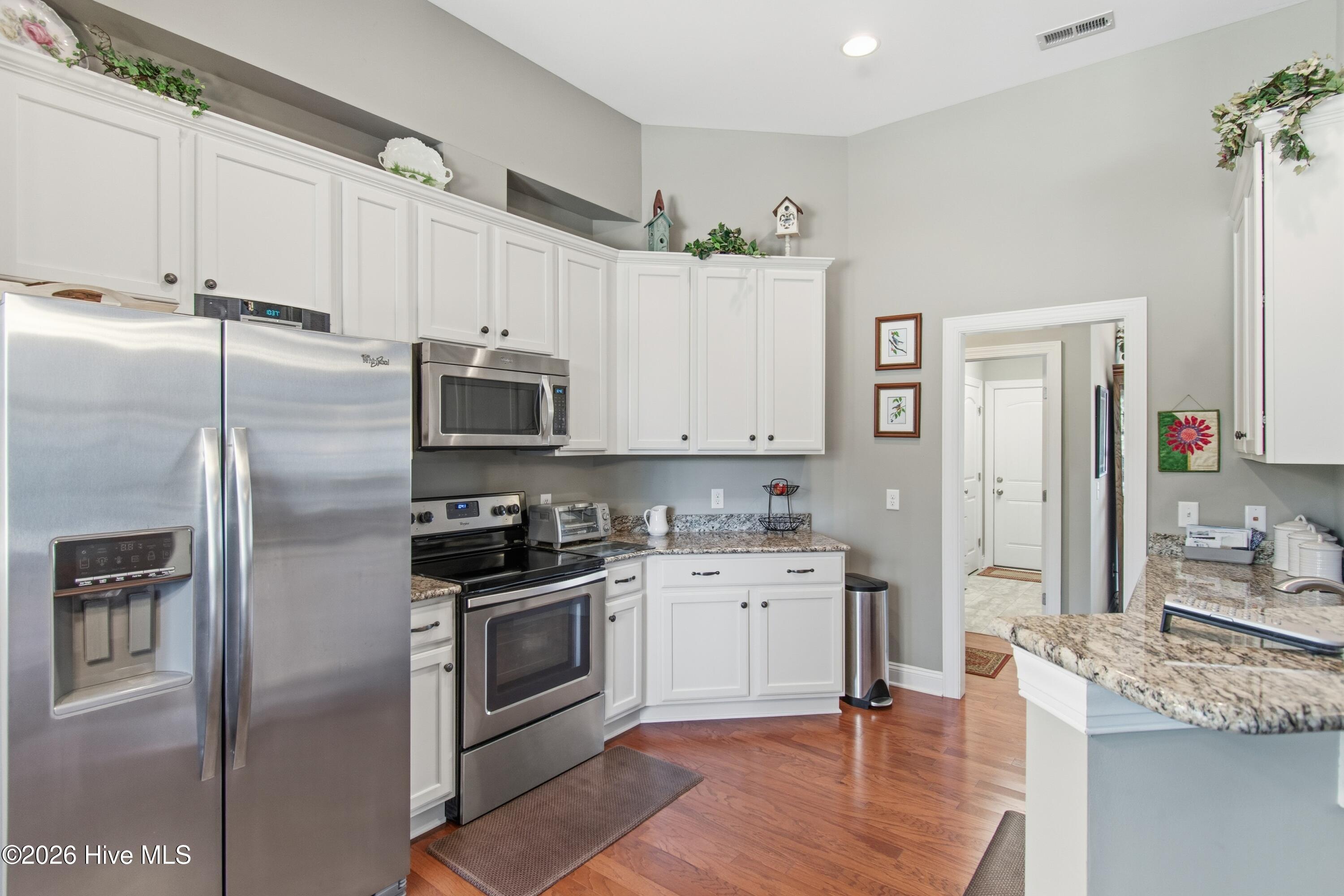 100547718 | Photo 12